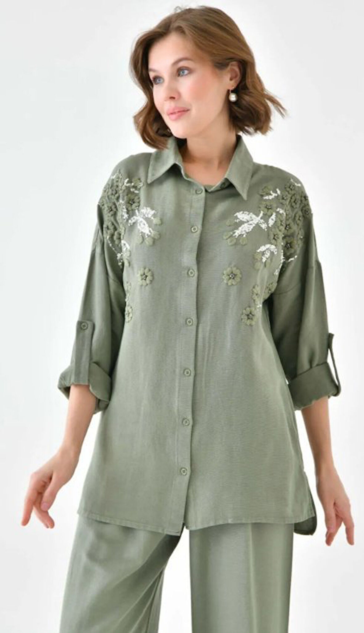 Kadın Nakış İşlemeli Keten Oversize Düğmeli Gömlek