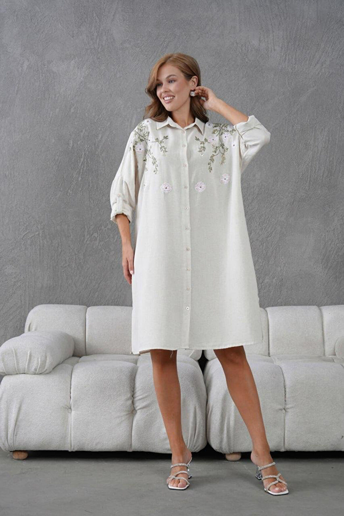 Kadın Uzun Nakış İşlemeli Keten Oversize Düğmeli Gömlek