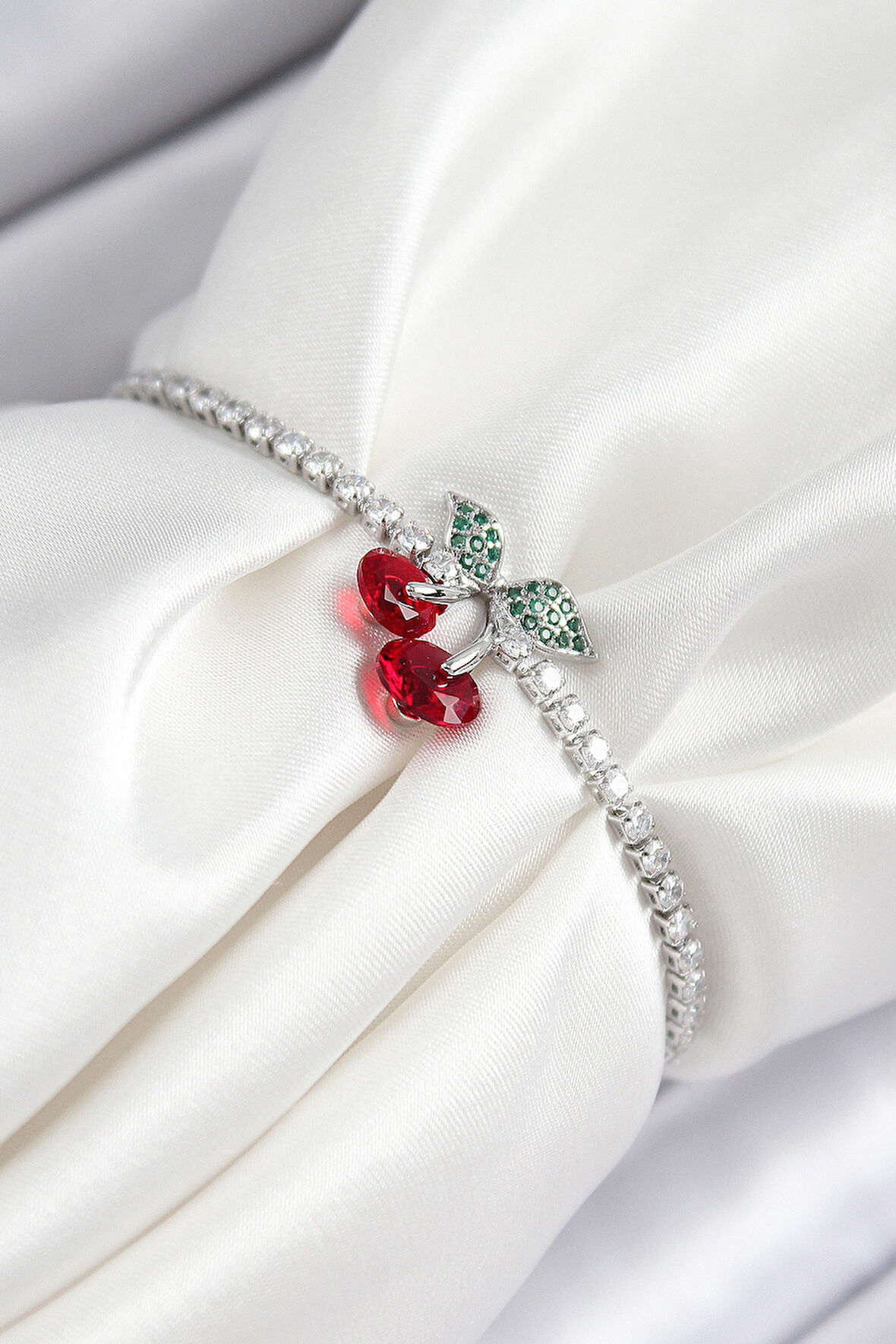 Pirinç Zirkon Taşlı Kiraz Model Gümüş Renk Asansörlü Kadın Bileklik - TJ-BB7454