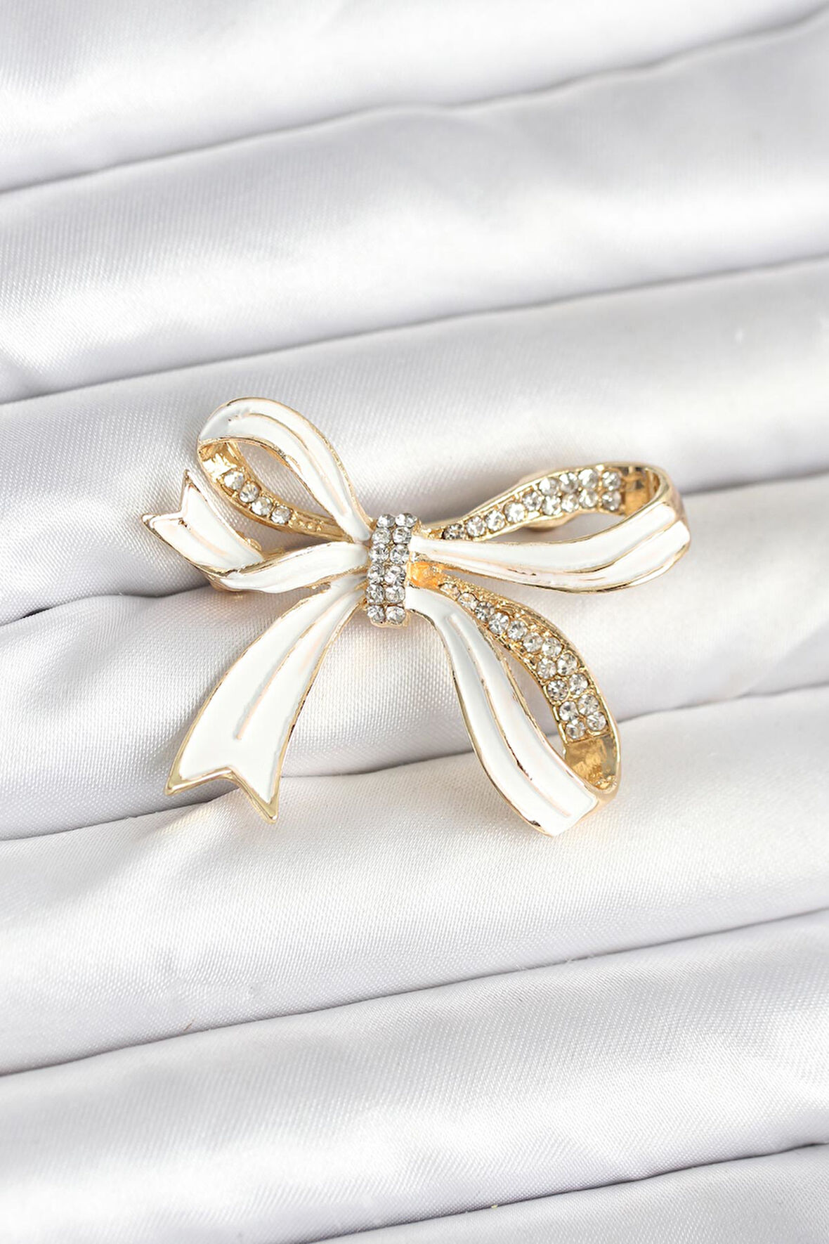 Beyaz Renk Fiyonk Model Broş - TJ-BR461