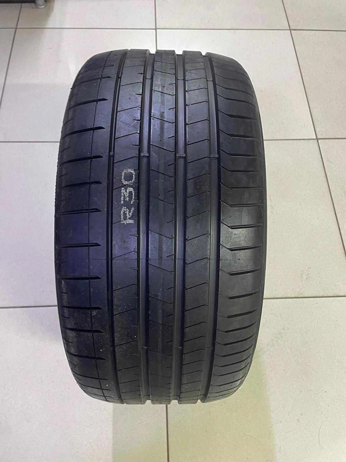 Pirelli 295/40R19 108Y N0 S.C. P-Zero PZ4 Oto Yaz Lastiği 2020 Üretim)