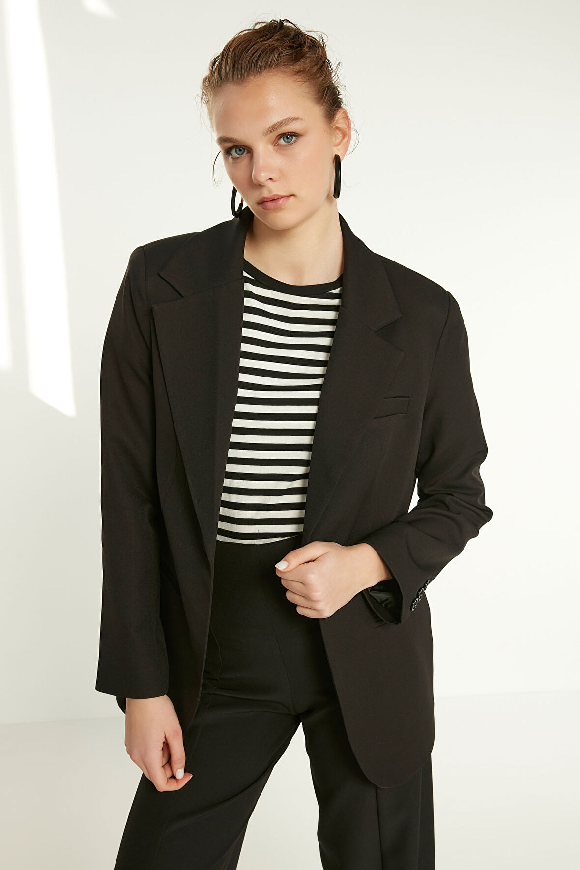 Önden Tek Düğme Kapamalı Blazer Ceket