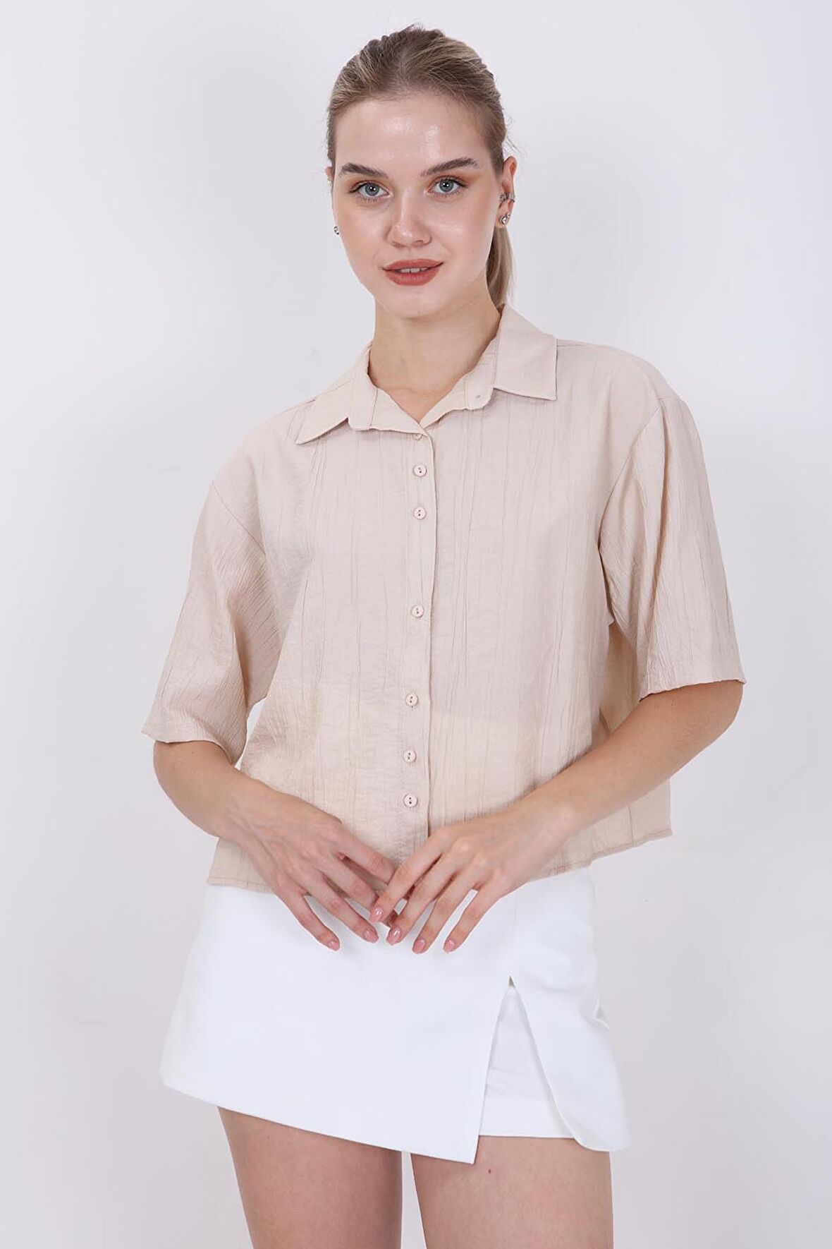 Önden Düğmeli Kısa Kol Gömlek