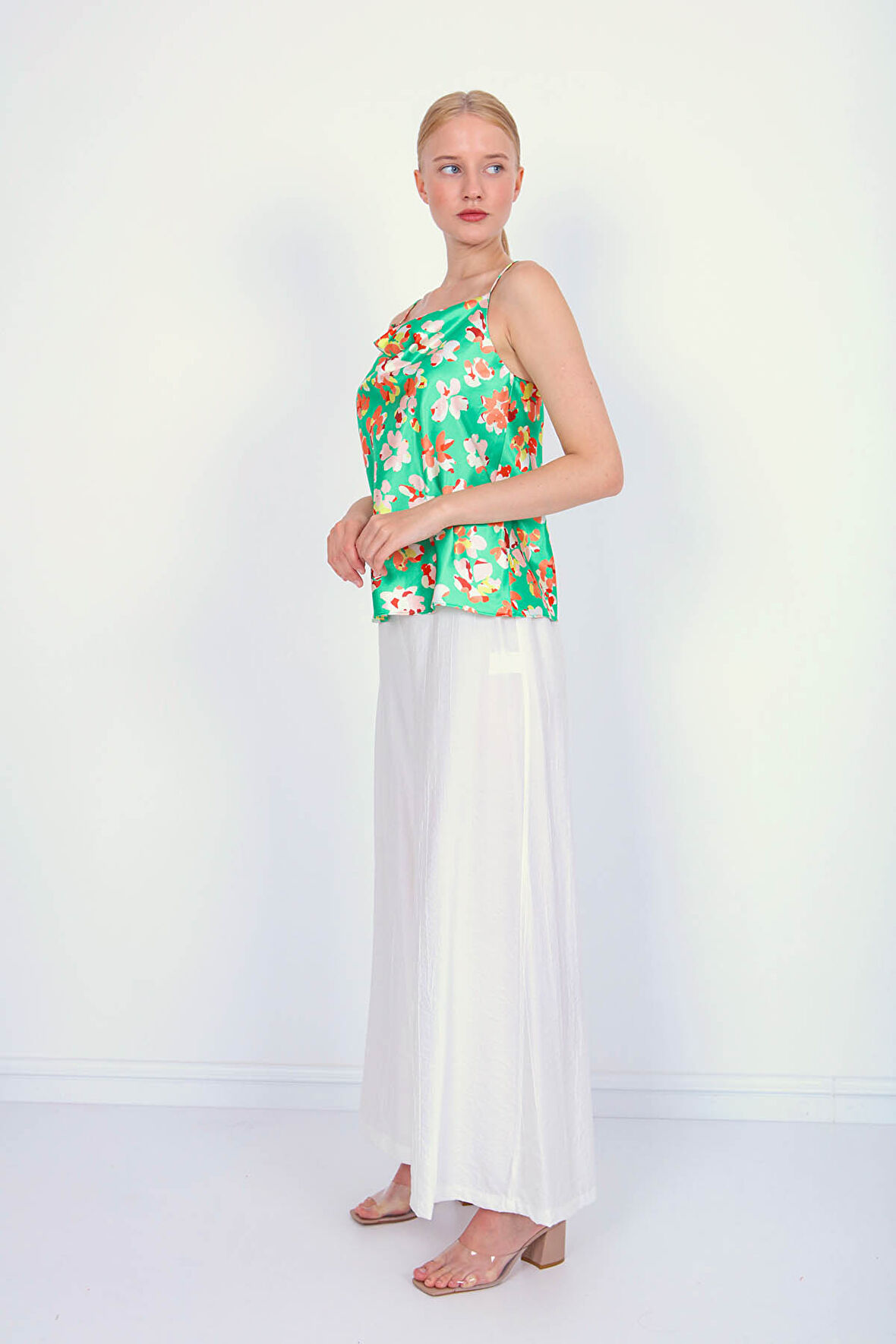 İp Askılı Çiçek Desenli Bluz