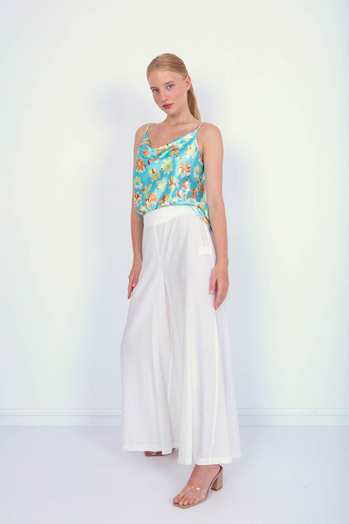 Arkası Lastikli Bol Paça Pantolon