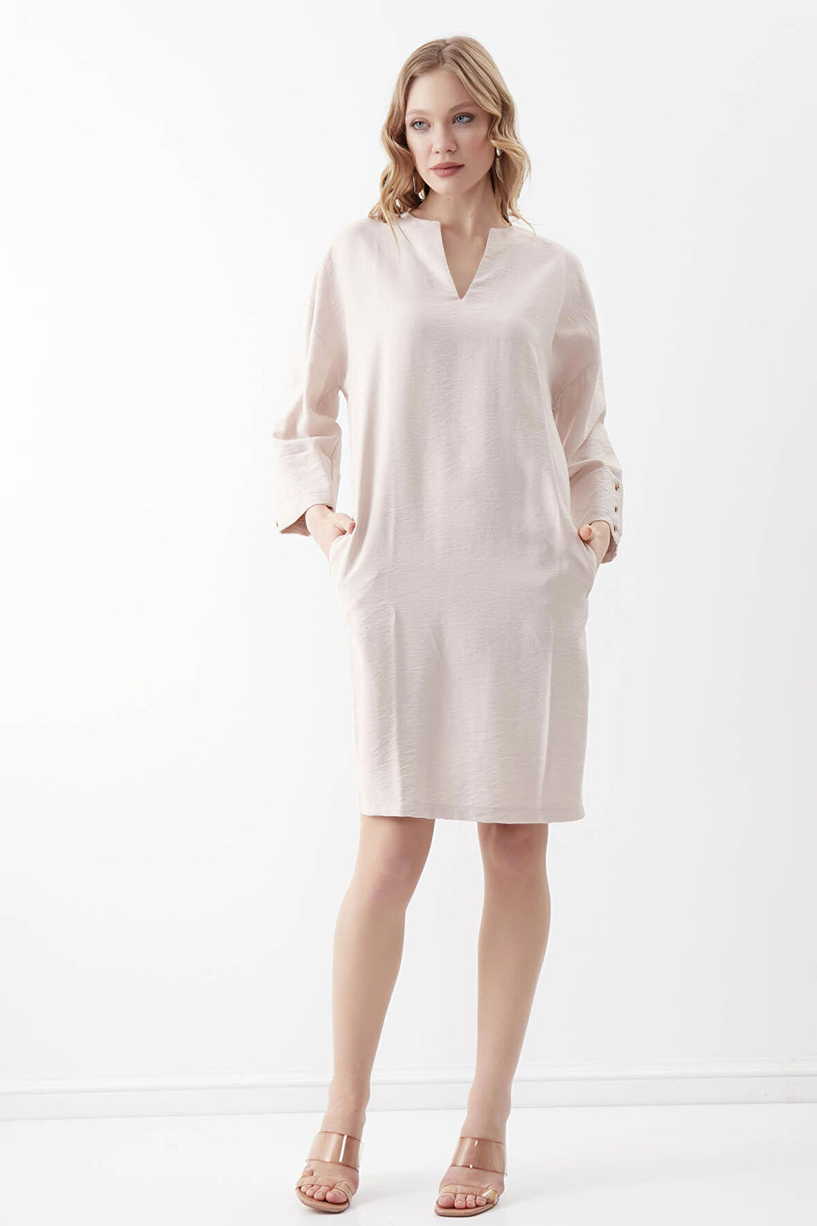 V Yaka Kolu Düğme Detaylı Cepli Elbise