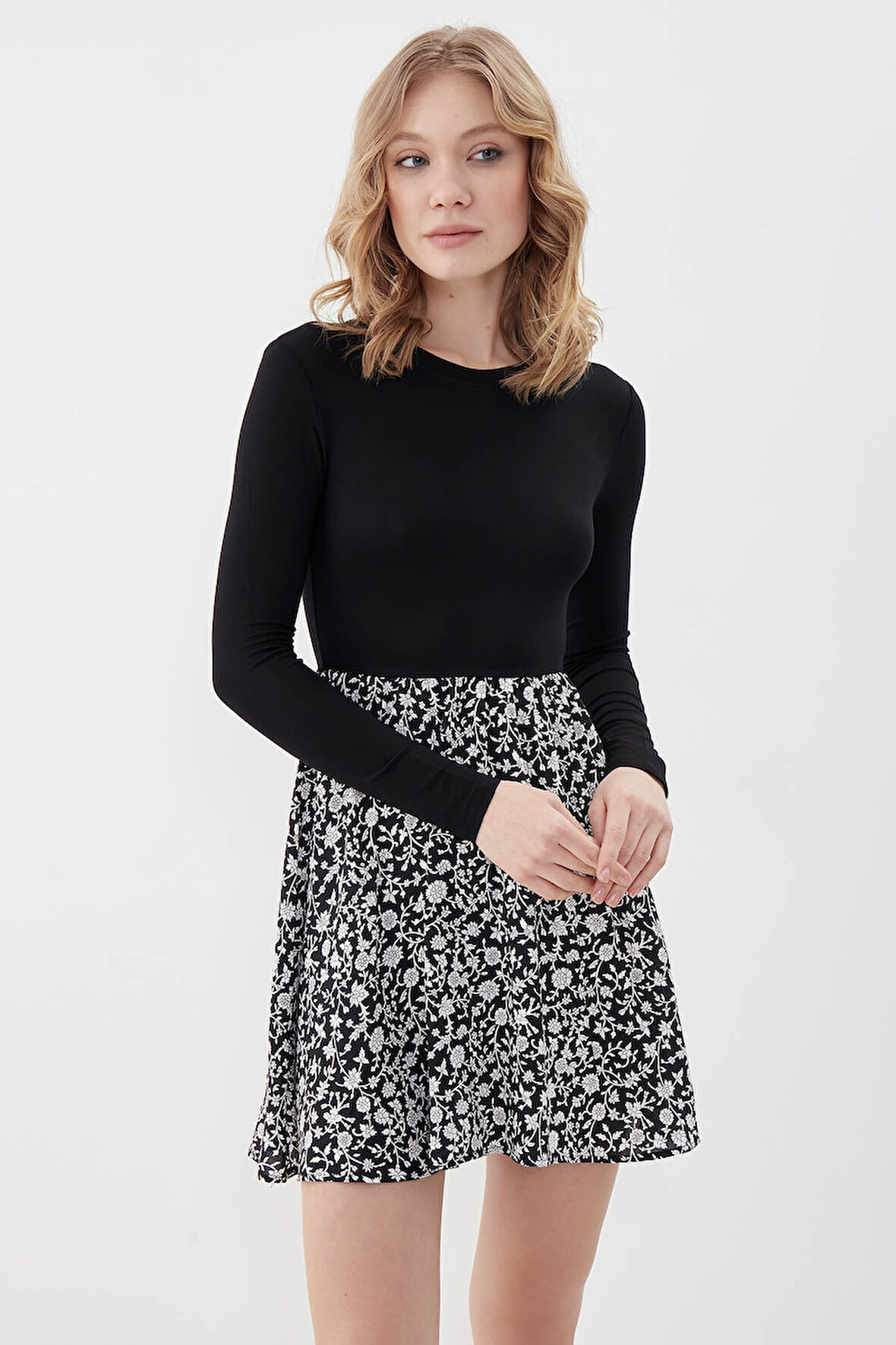 Eteği Desenli Mini Elbise