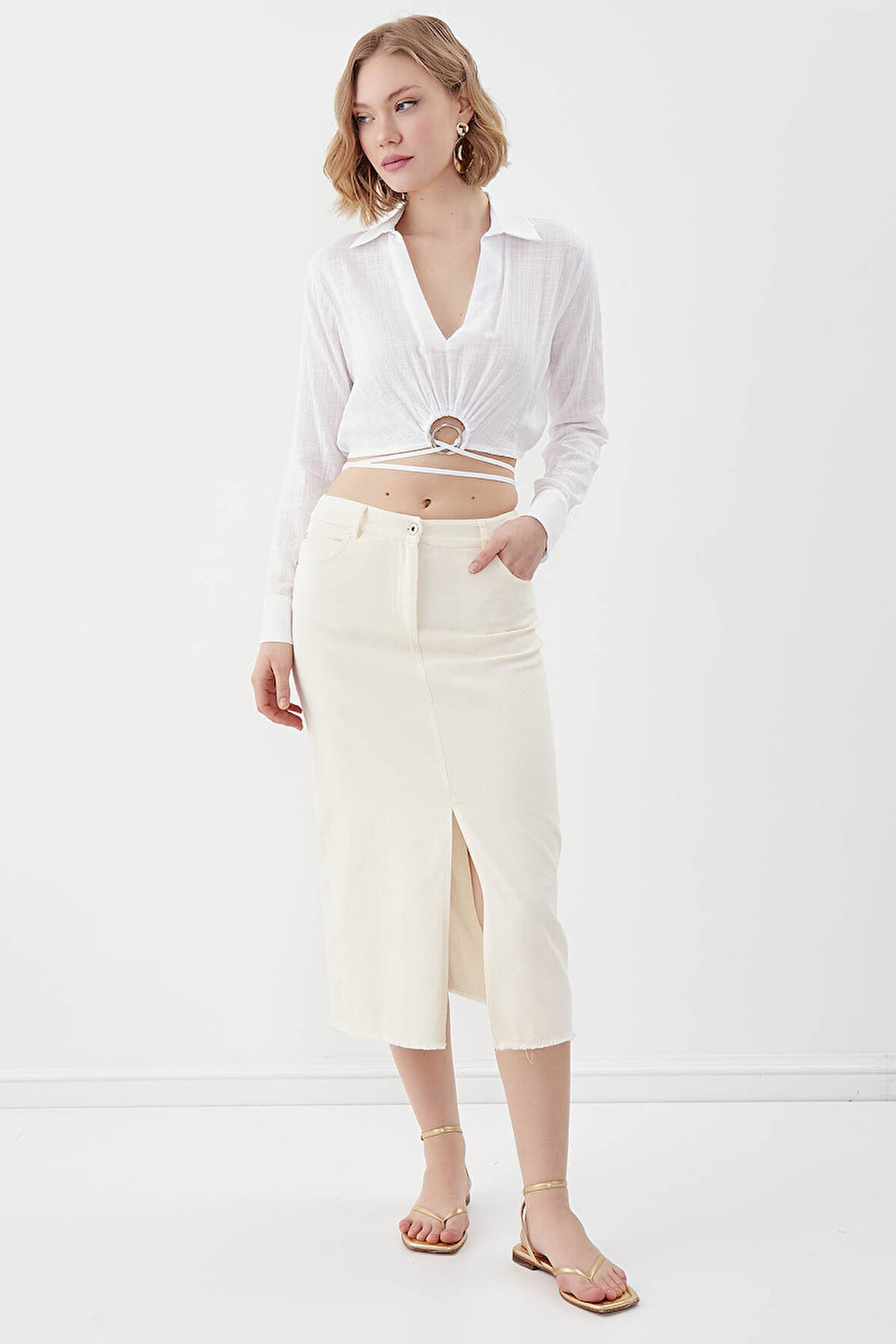 Beli Halka Detaylı V Yaka Lastikli Crop Bluz