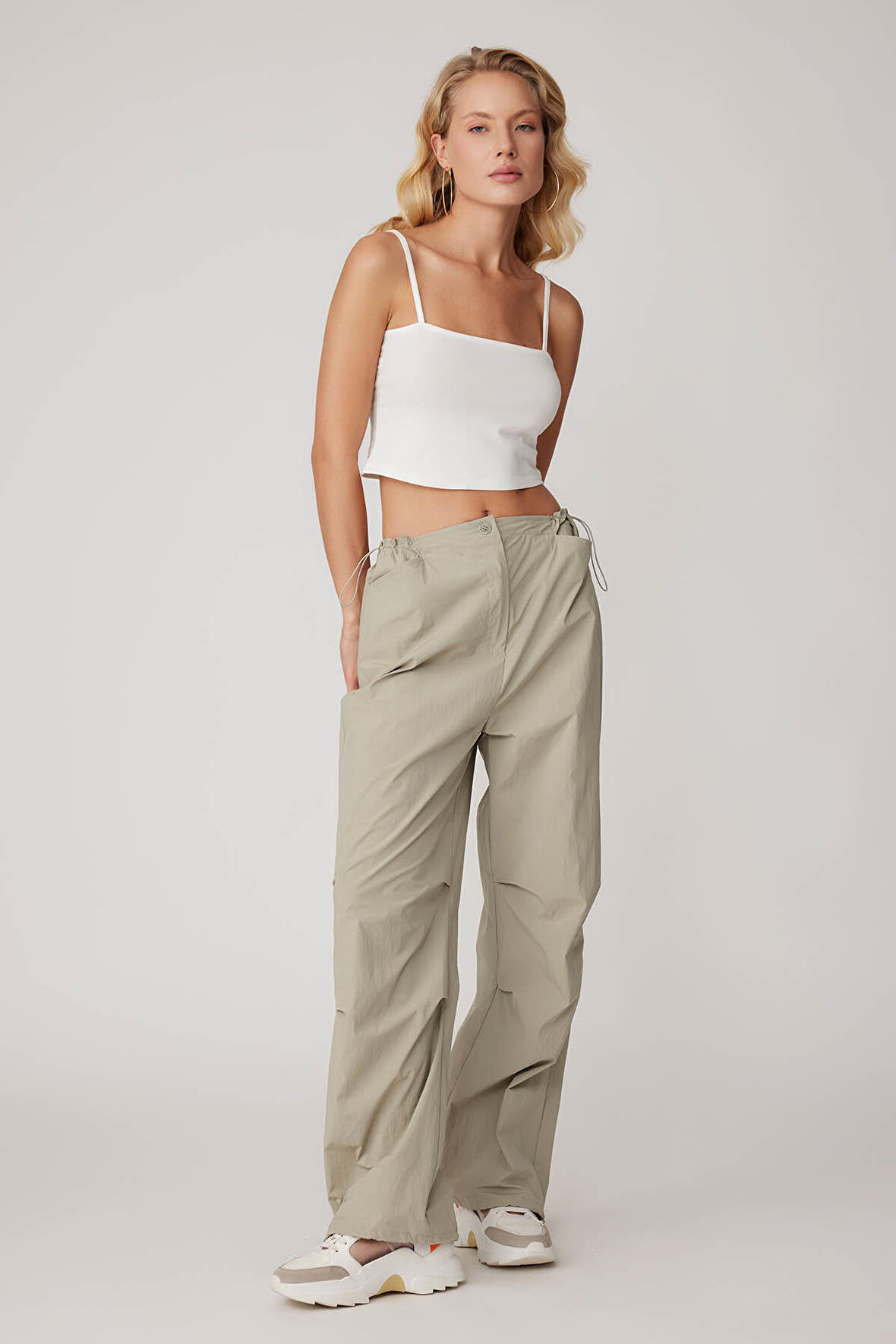 Beli Ve Paçası Lastikli Paraşüt Kumaş Cepli Pantolon