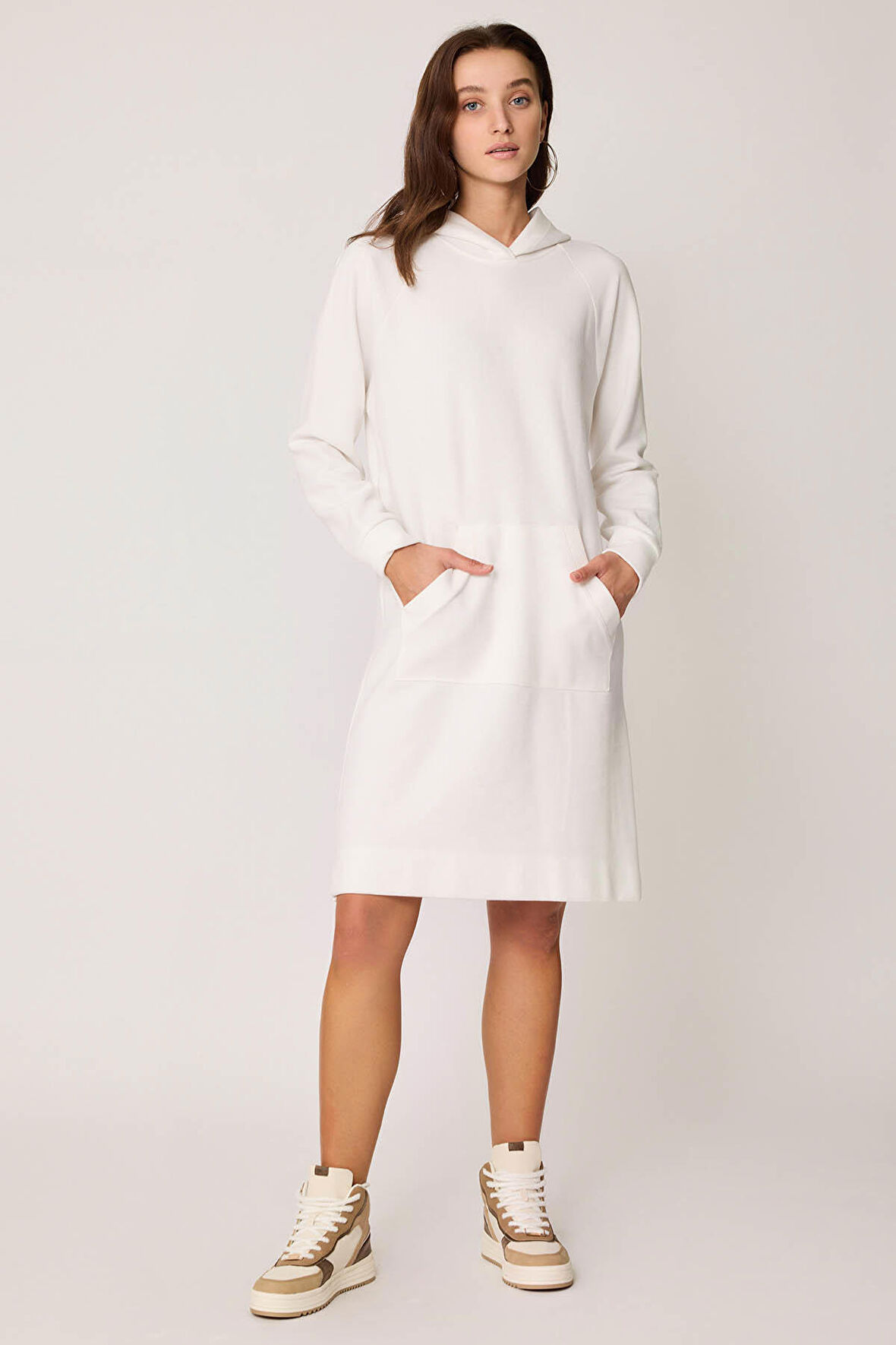 Kapüşonlu Önü Cepli Örme Elbise