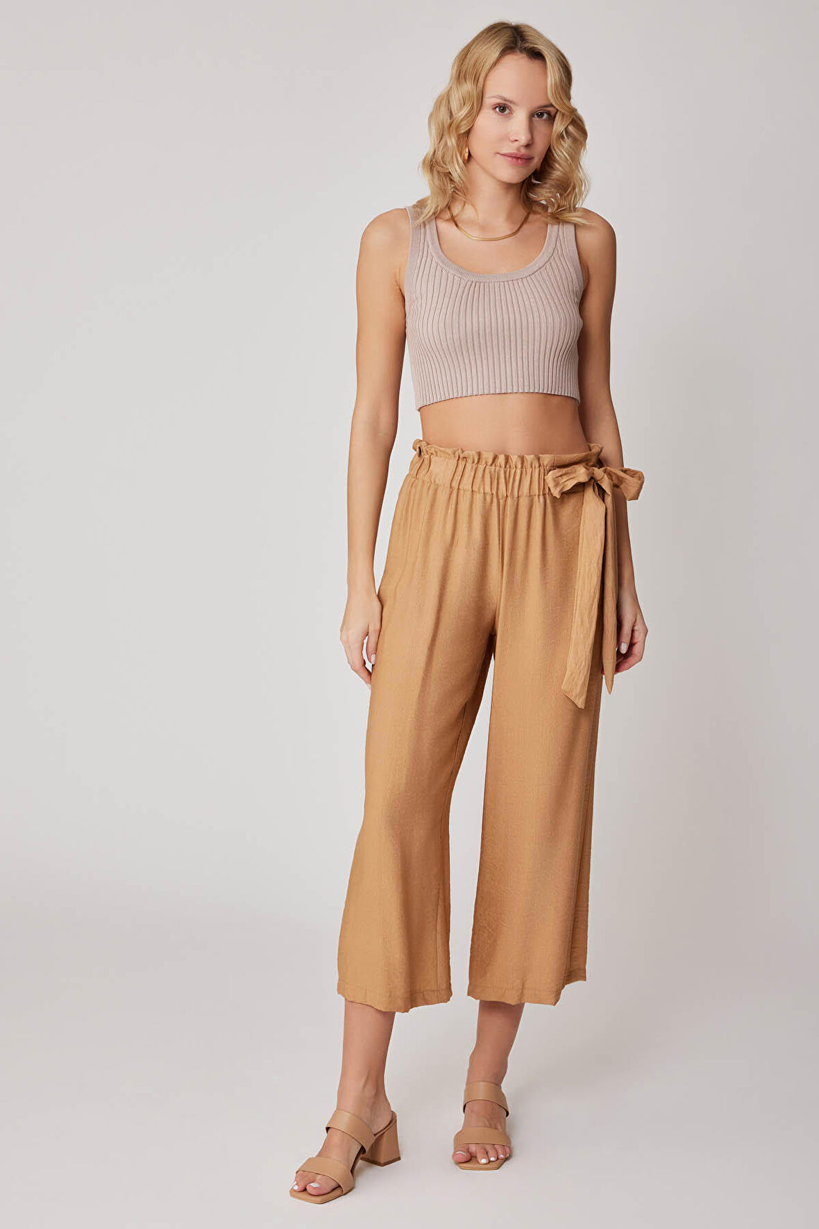 Belde Kuşak Detaylı Geniş Paça Pantolon