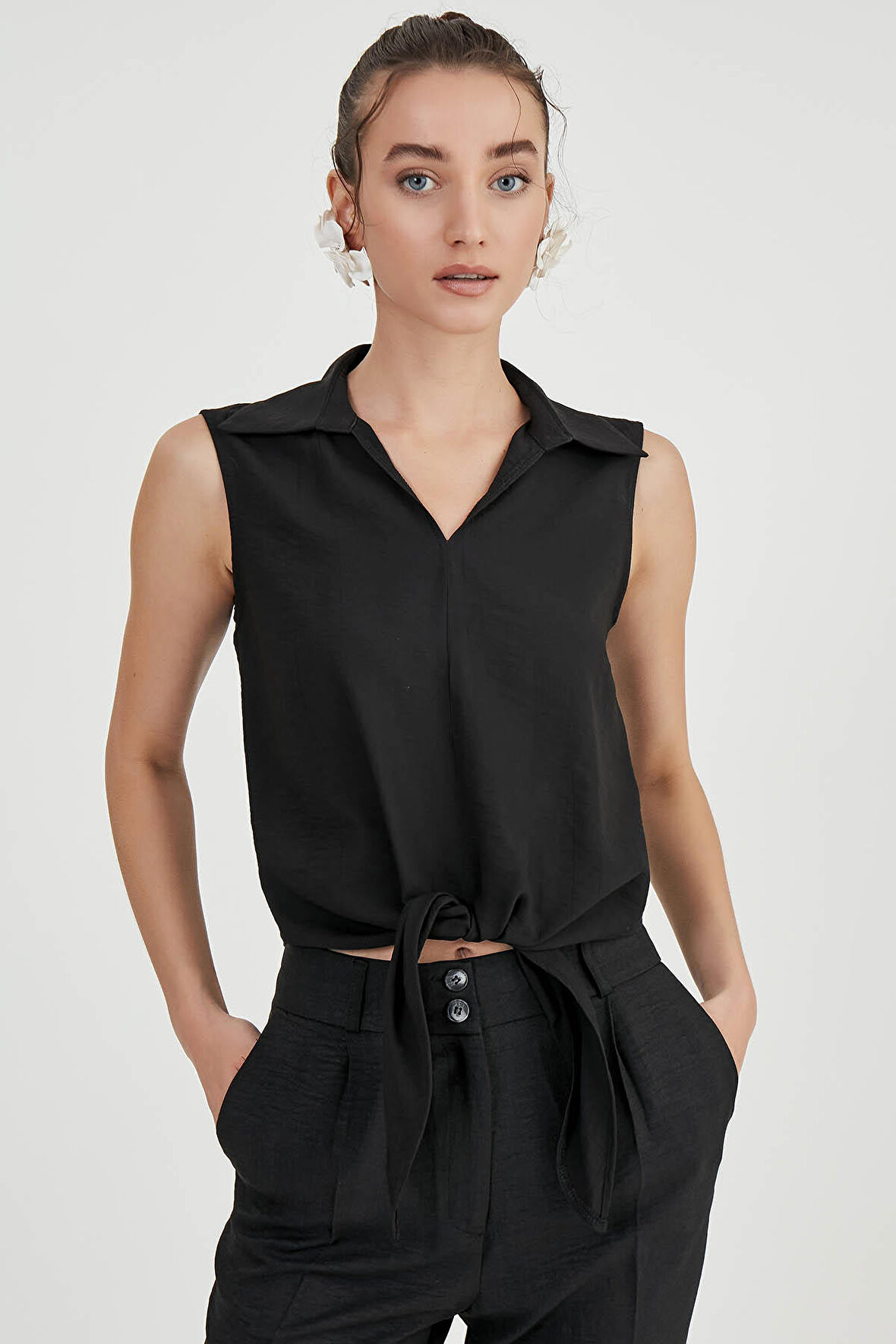 Önden Bağlamalı Sıfır Kol Bluz