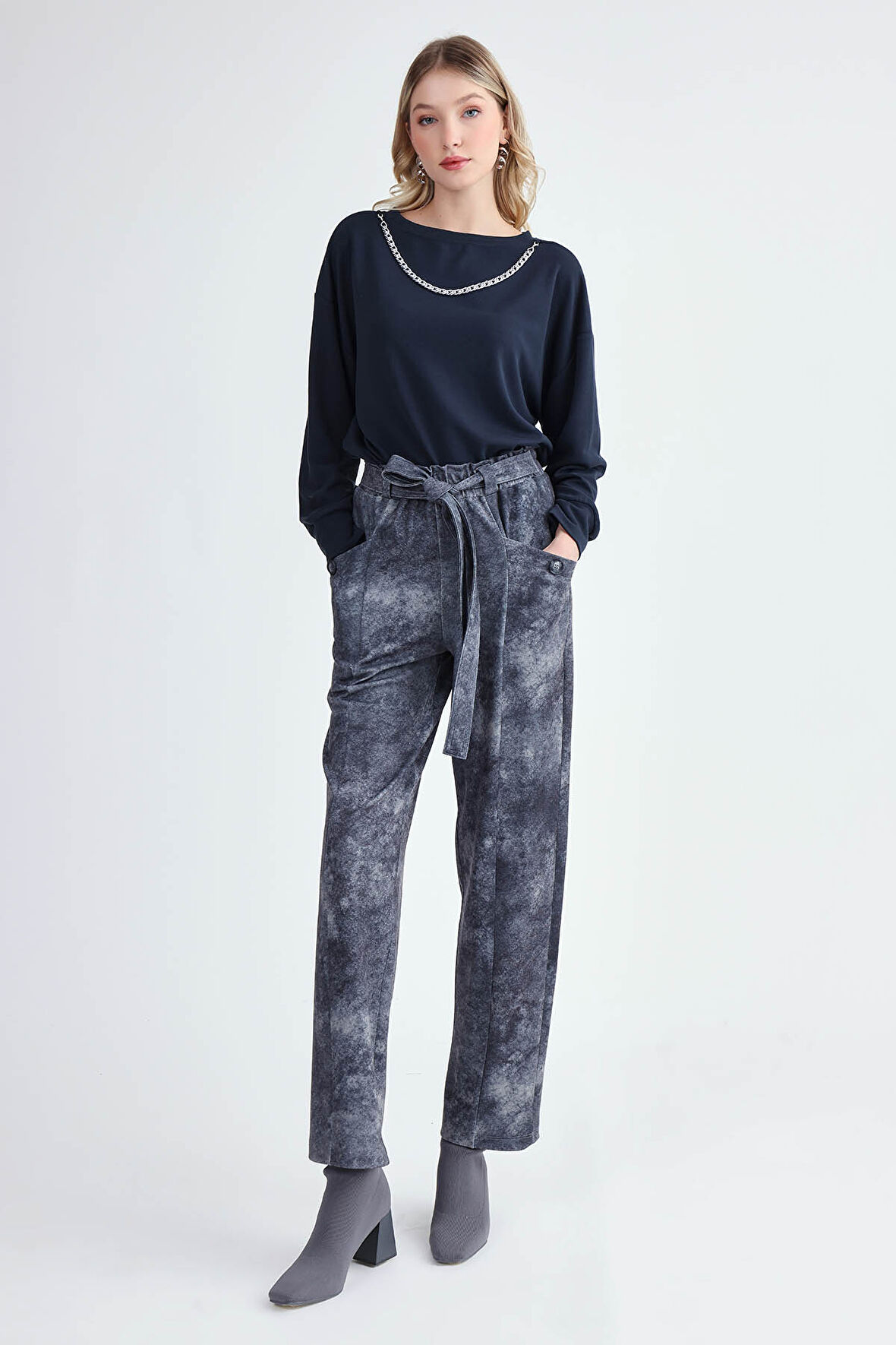 Beli Kuşaklı Cepli Pantolon