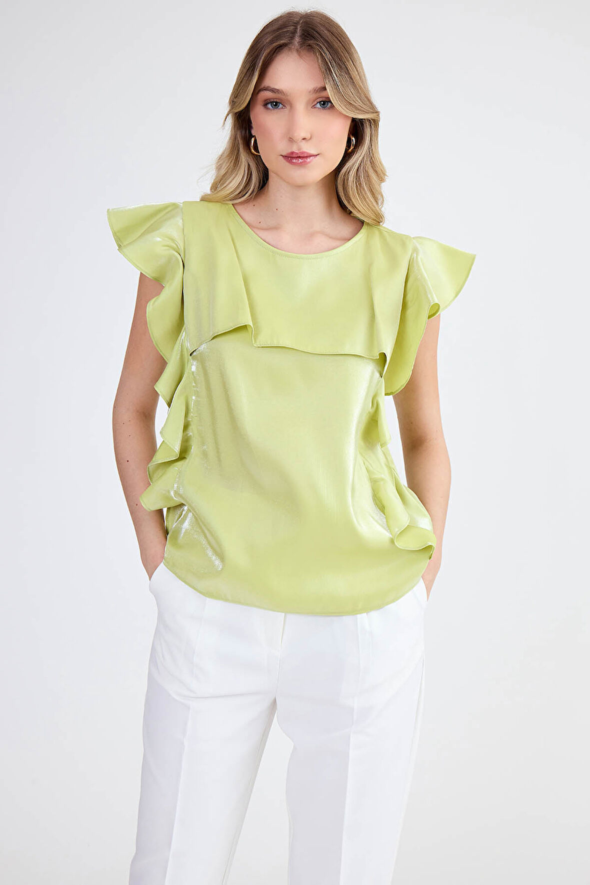 Kolları Fırfırlı Parlak Bluz