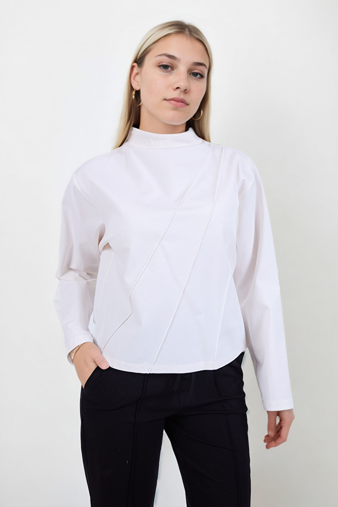 Dik Yaka Modal Kumaş Uzun Kol Bluz