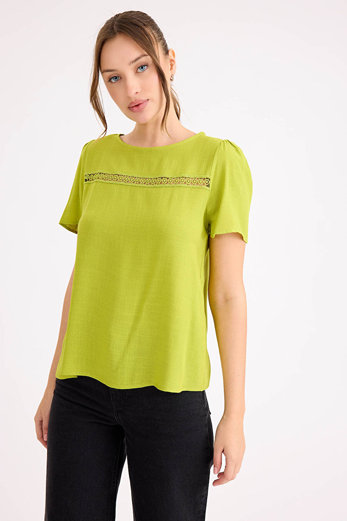 Güpürlü Kısa Kol Keten Bluz