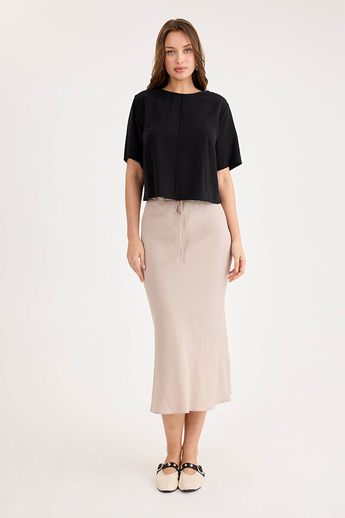 Beli Bağcıklı Midi Boy Etek