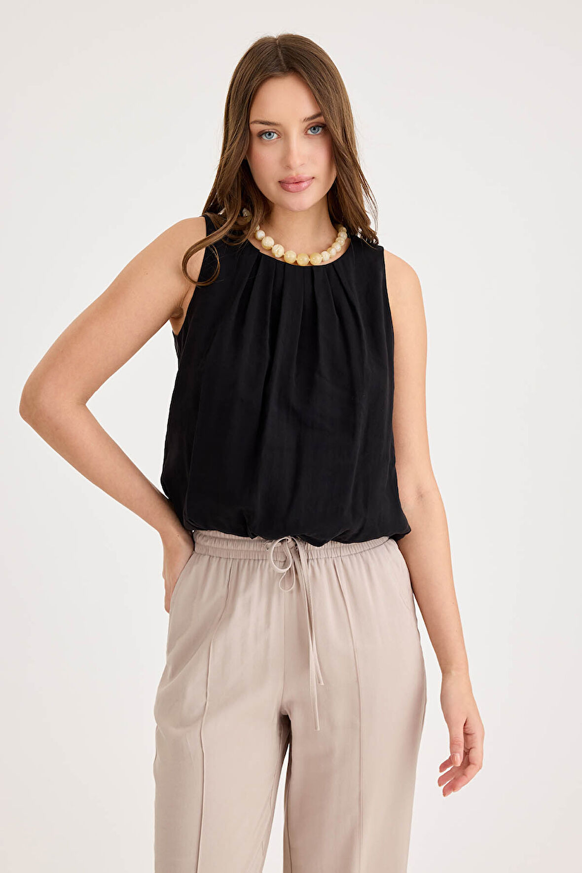 Önü Pileli Sıfır Kol Etek Ucu Lastikli Bluz