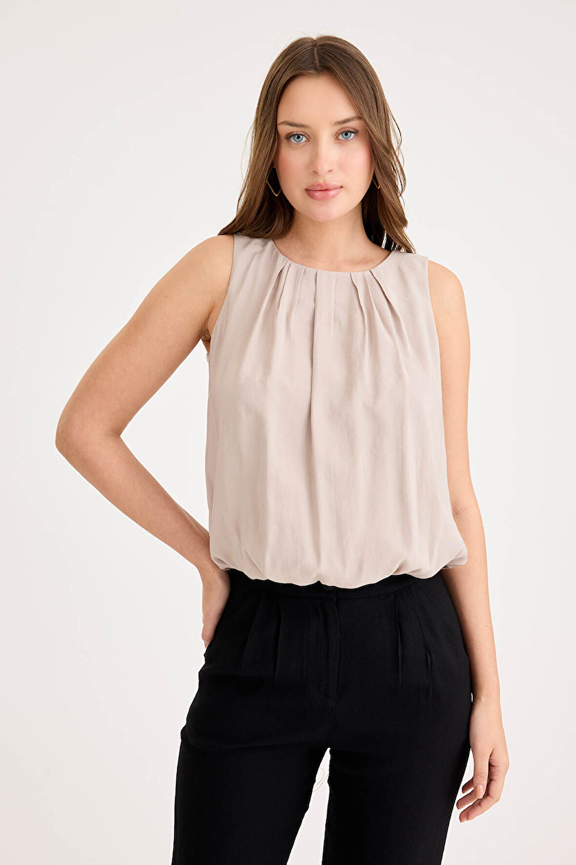 Önü Pileli Sıfır Kol Etek Ucu Lastikli Bluz