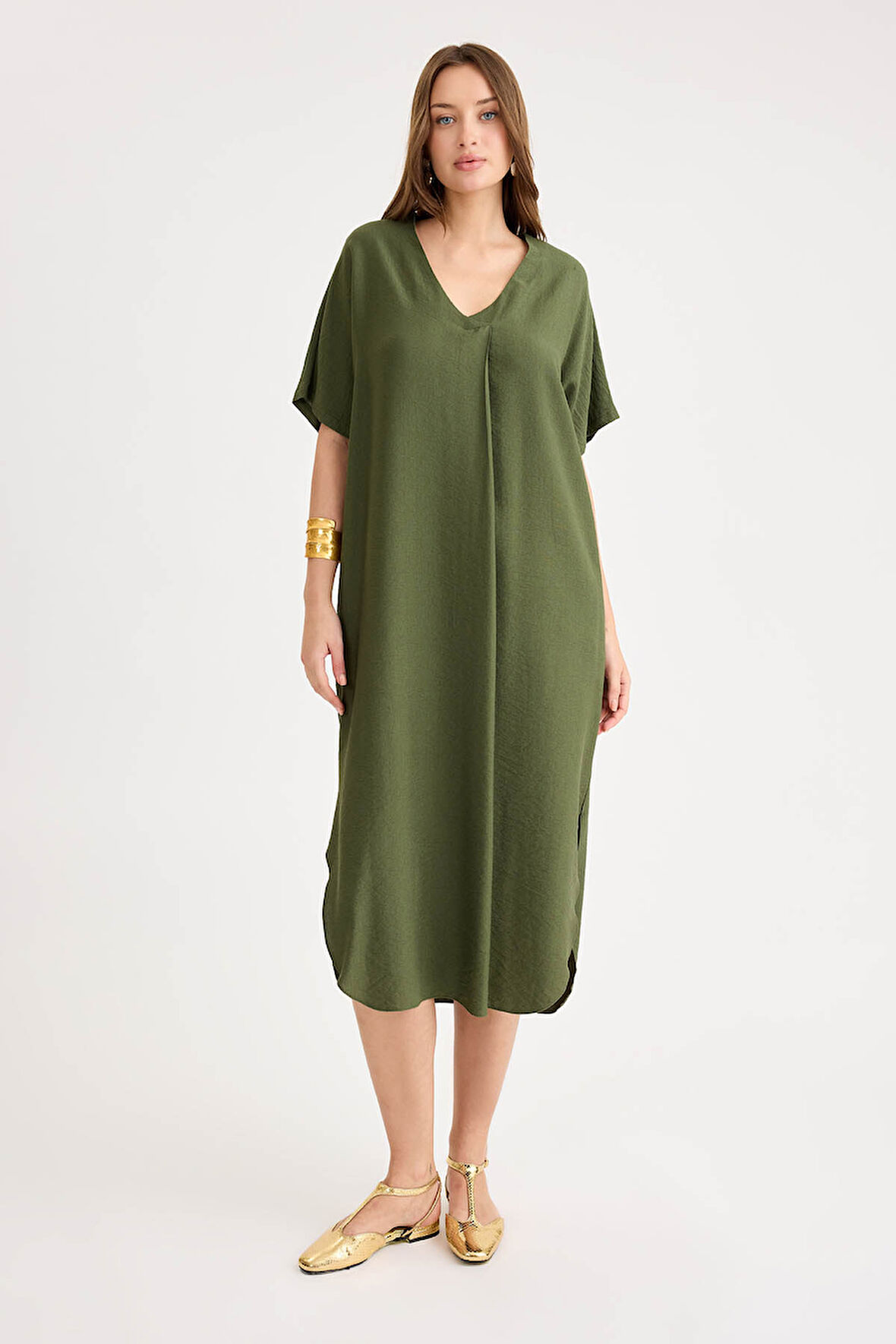 Yanları Yırtmaçlı V Yaka Kısa Kol Cepli Elbise