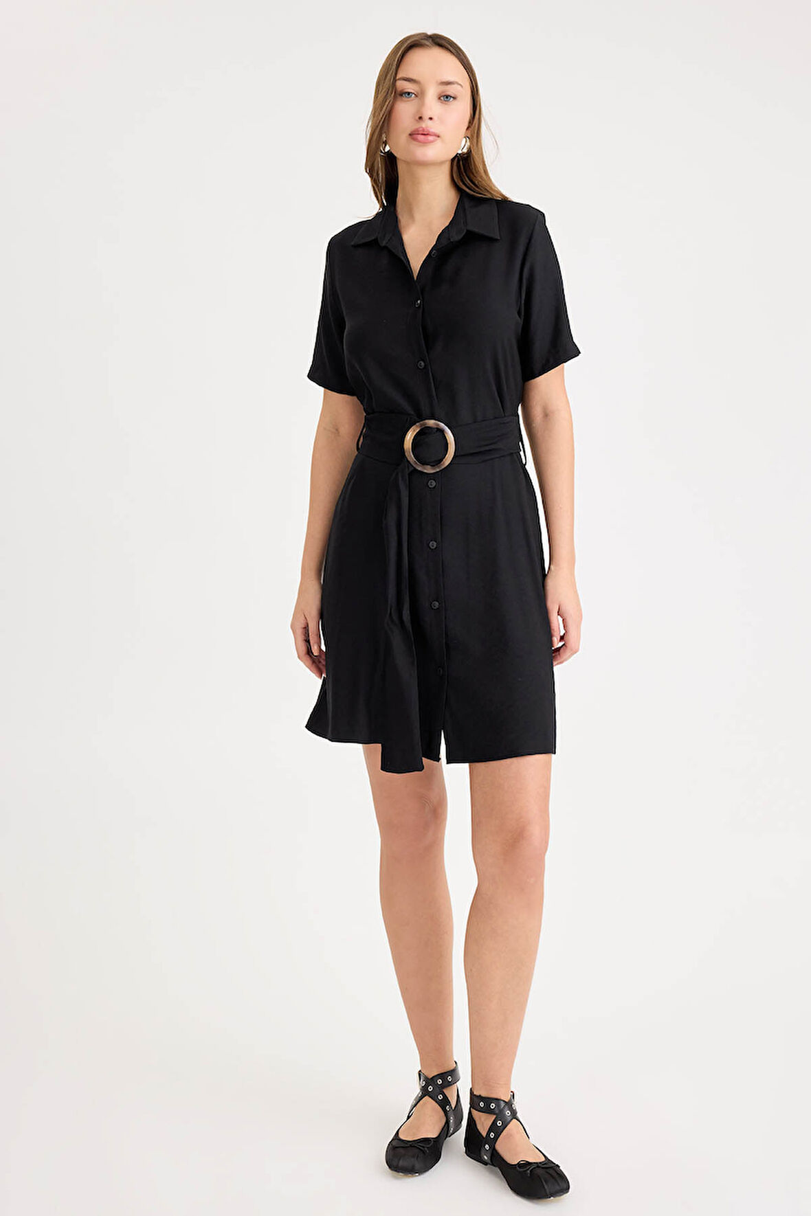 Önü Düğmeli Kısa Kol Kemerli Elbise