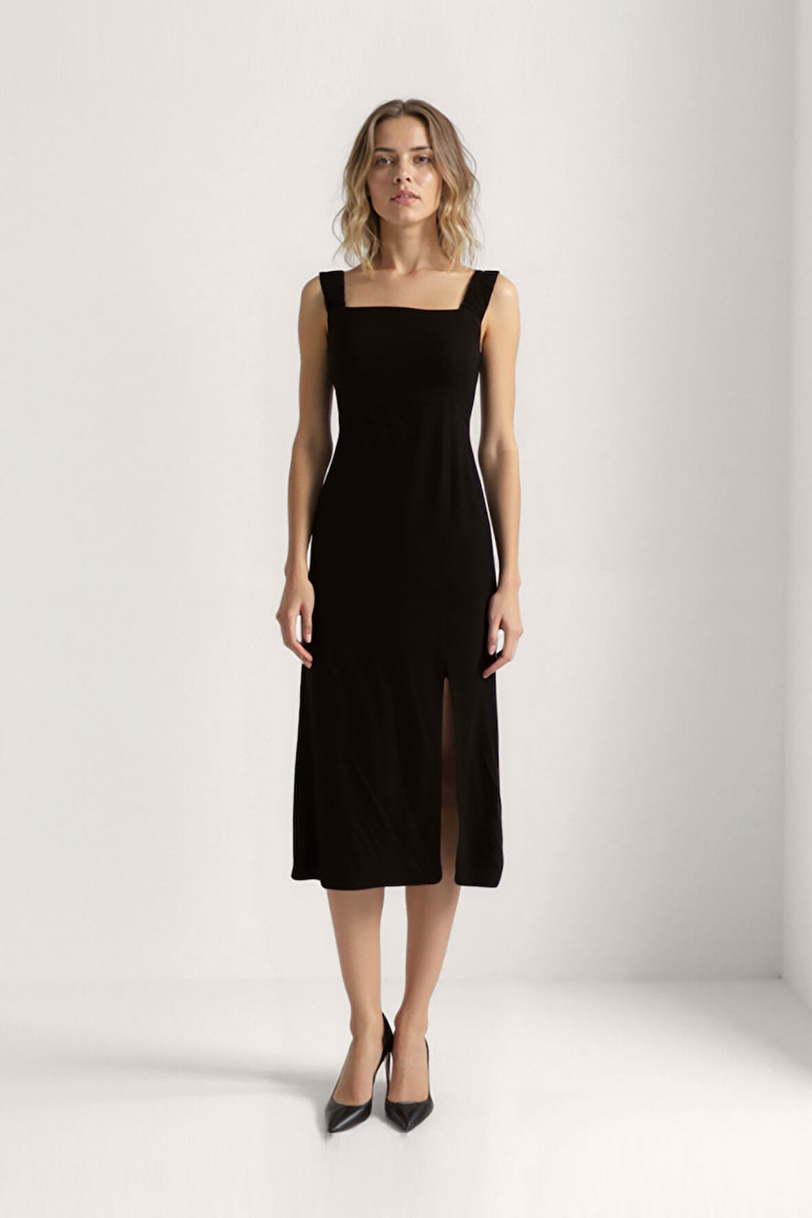 Kolları Lastikli Sıfır Kol Kare Yaka Elbise