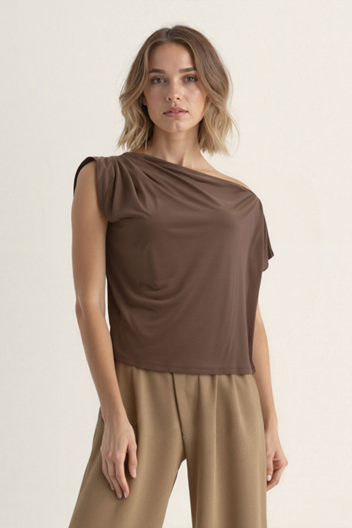 Tek Omuzu Büzgü Detaylı Bluz