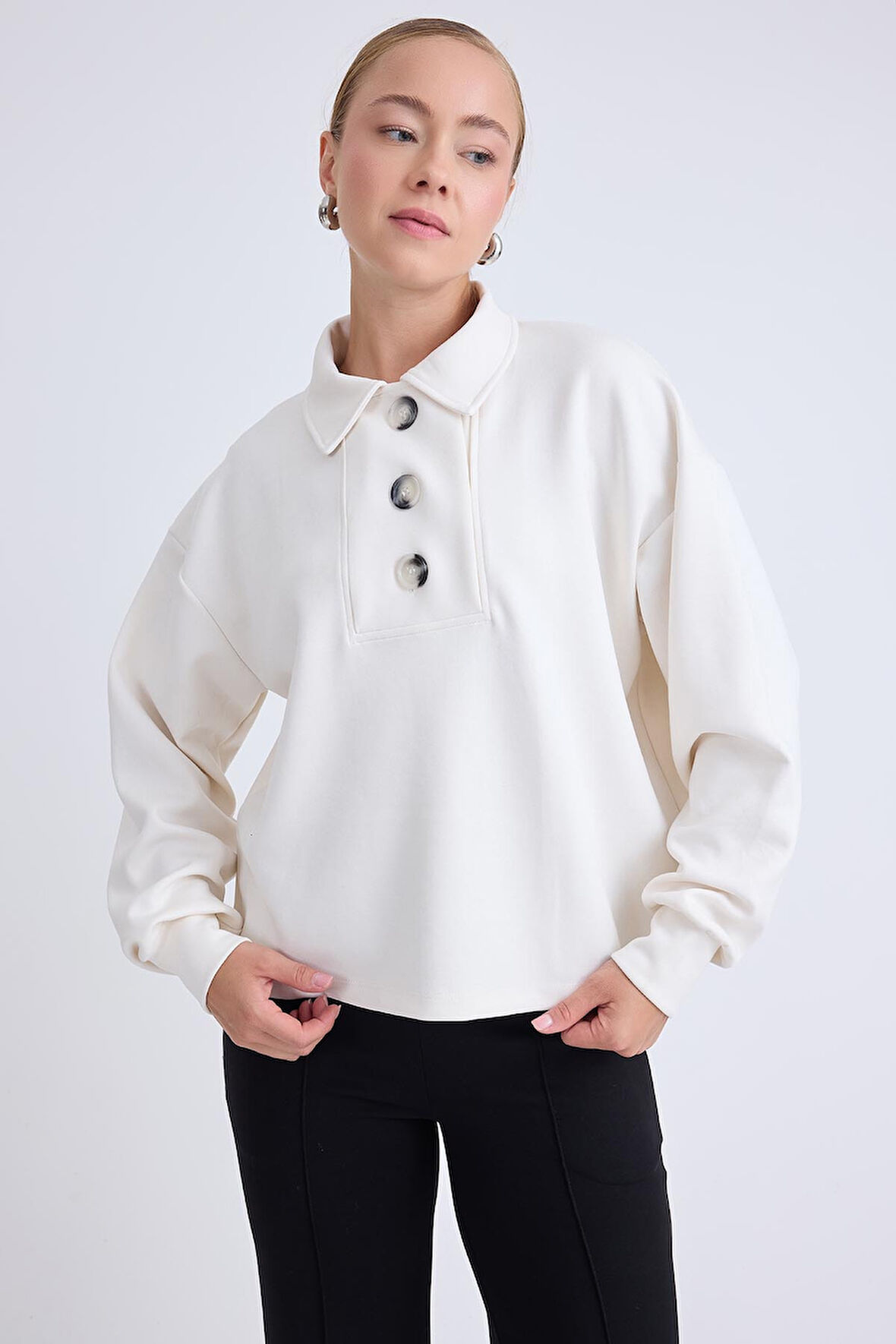 Büyük Düğmeli Uzun Kol Bluz