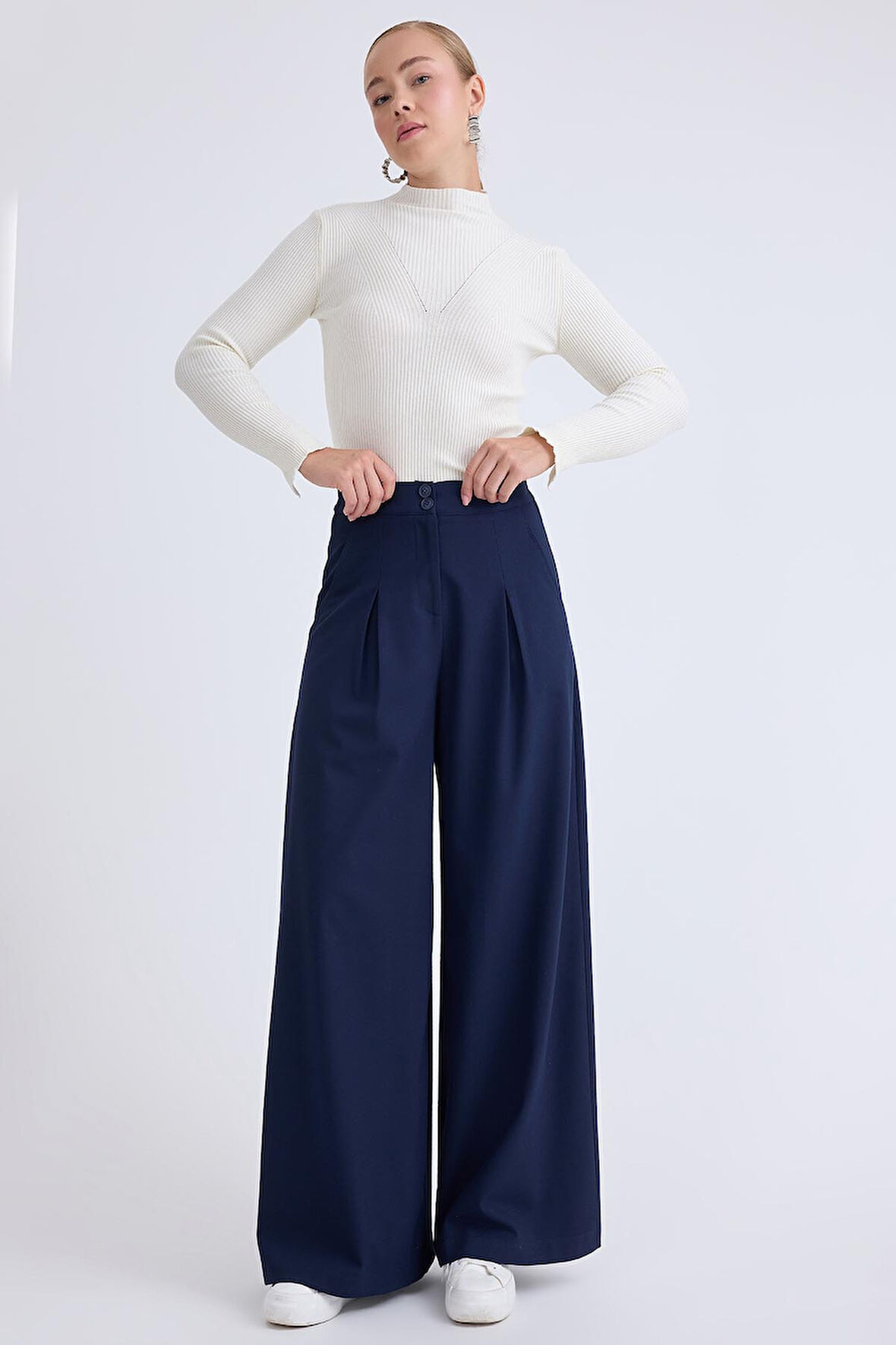 İki Düğme Beli Lastikli Pileli Pantolon