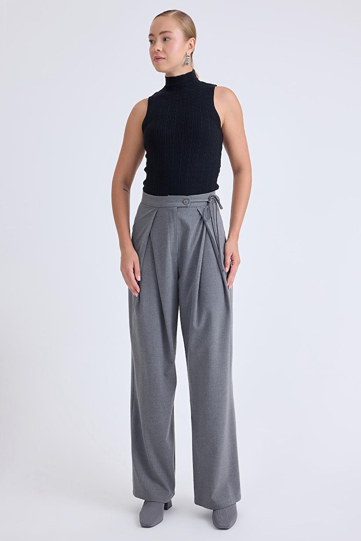 Beli Bağcıklı Geniş Paça Pantolon