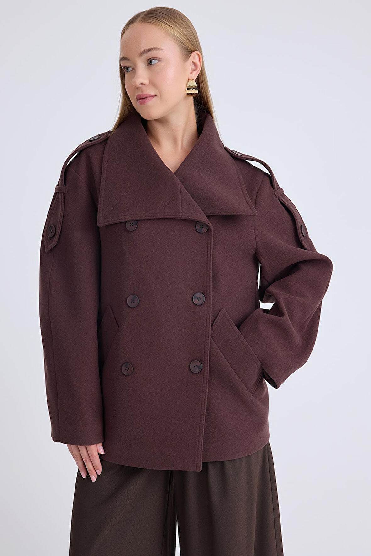 Apolet Detaylı Kısa Kaşe Kaban