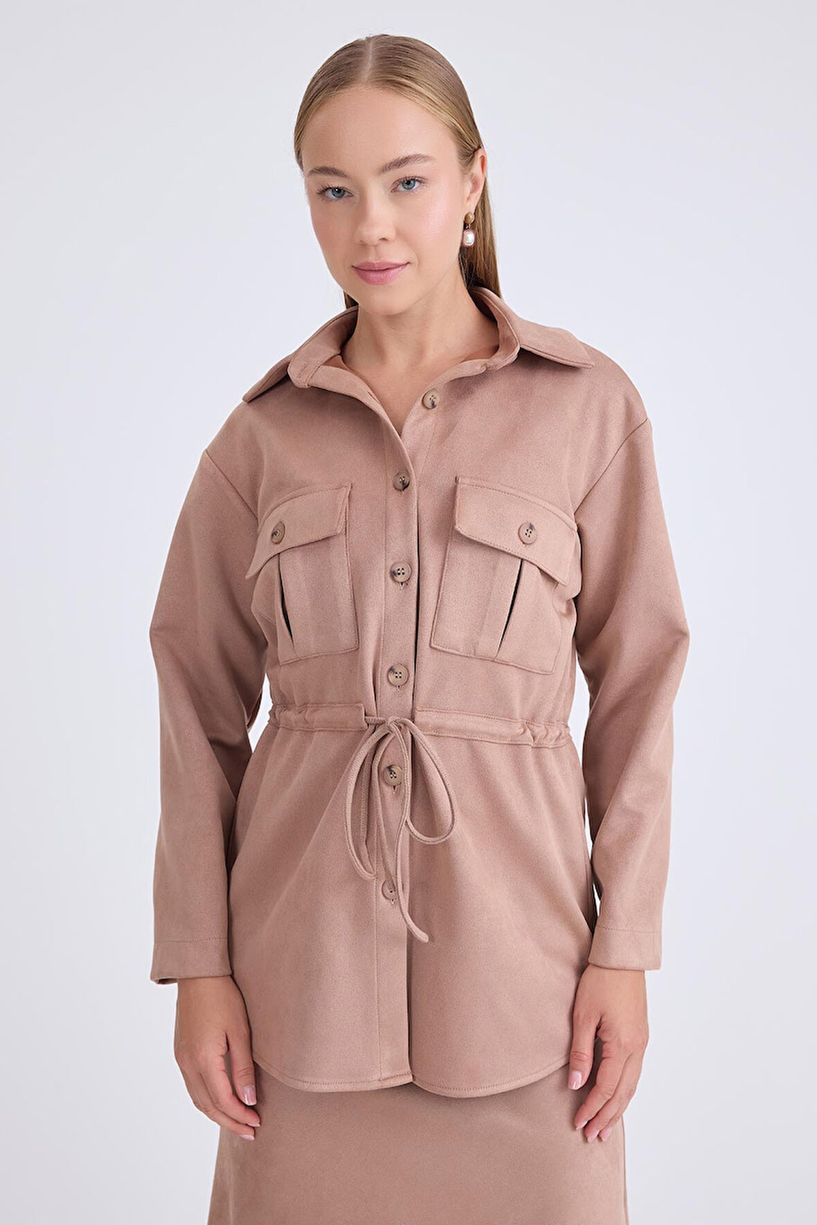 Beli Bağcıklı Kapak Cepli Düğmeli Ceket