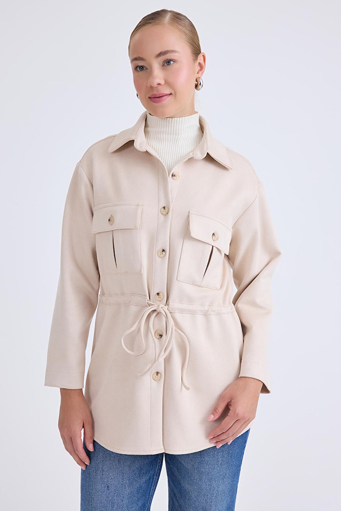 Beli Bağcıklı Kapak Cepli Düğmeli Ceket