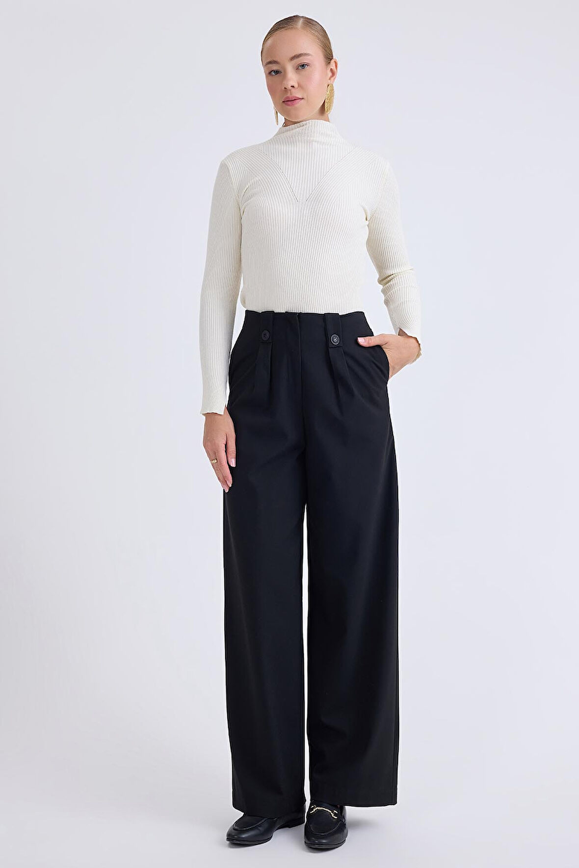 Düğme Detaylı Geniş Paça Pantolon