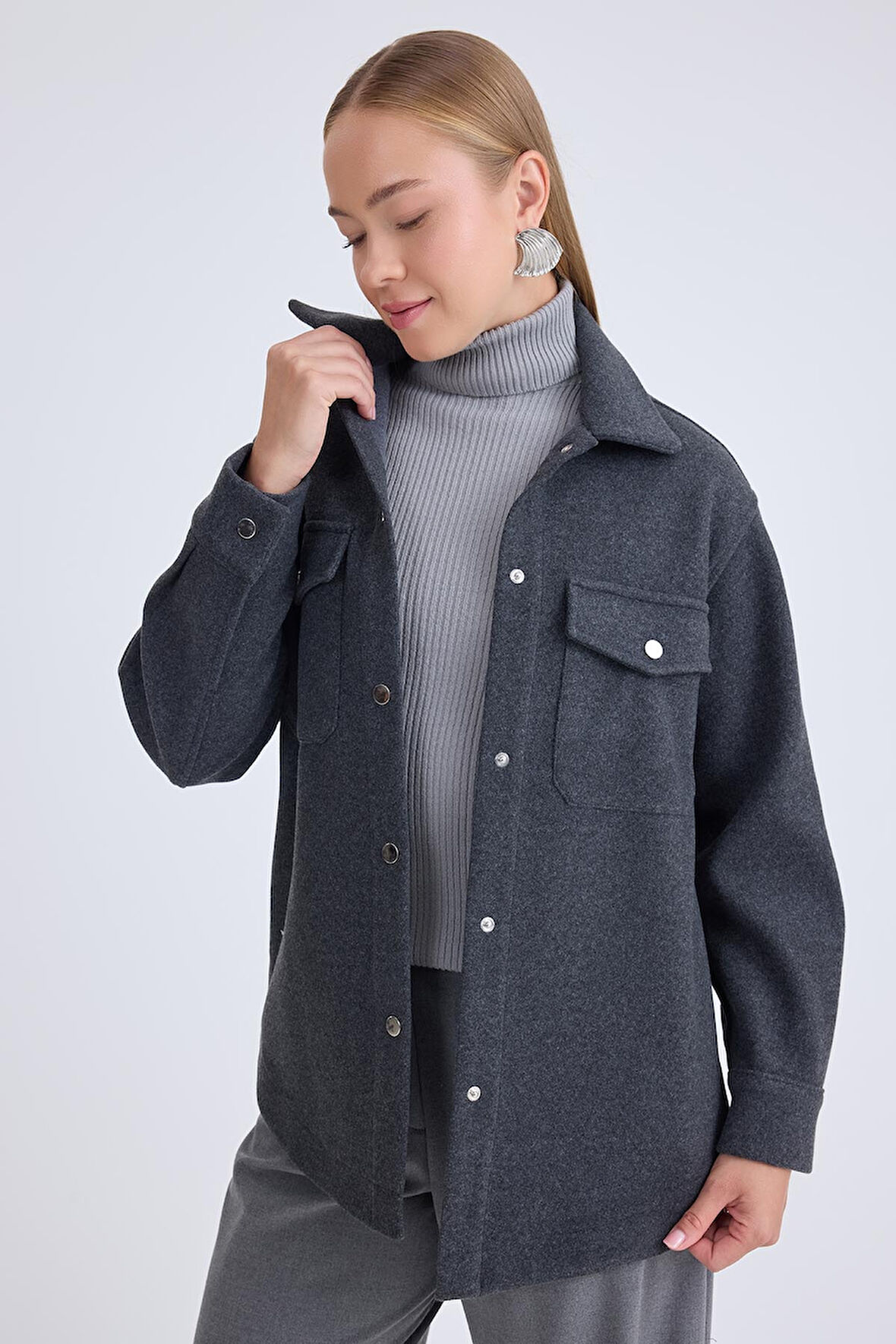 Düşük Omuz Cepli Kaşe Ceket