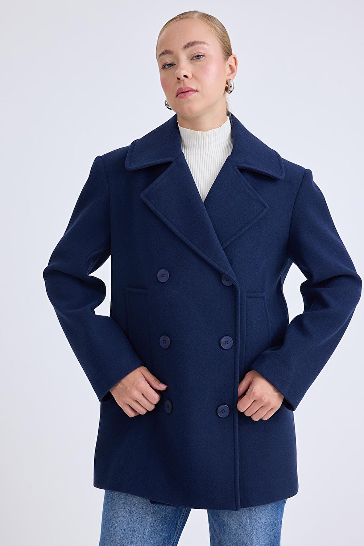 Düğmeli Büyük Cepli Kısa Kaşe Kaban