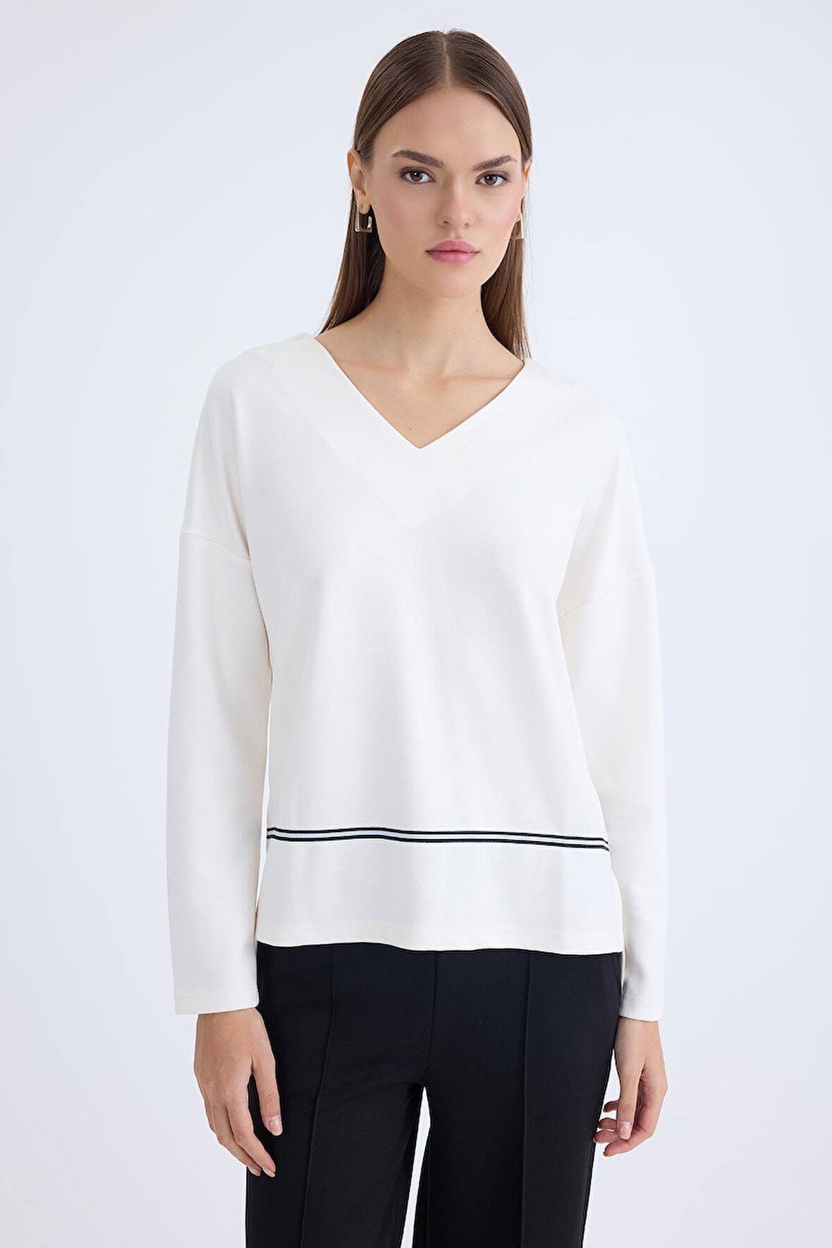 V Yaka Şerit Detaylı Uzun Kol Bluz
