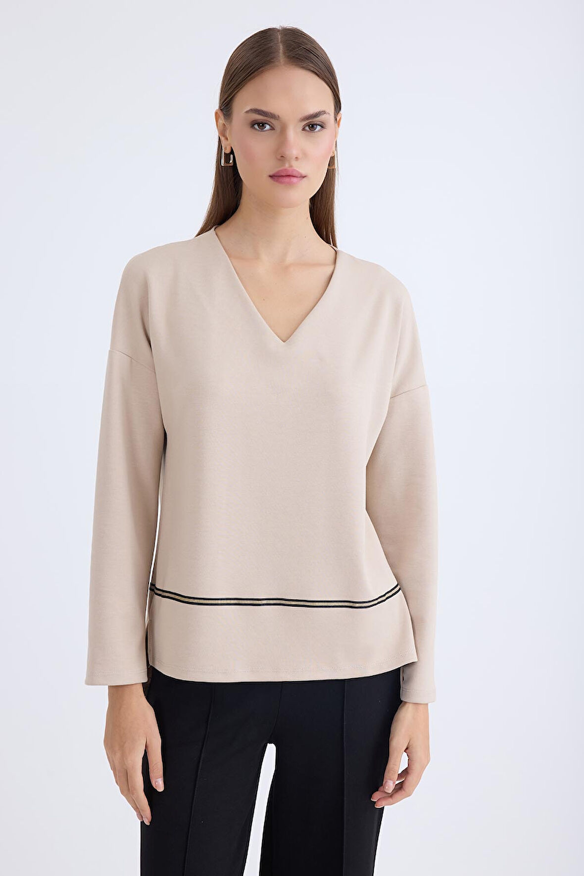 V Yaka Şerit Detaylı Uzun Kol Bluz