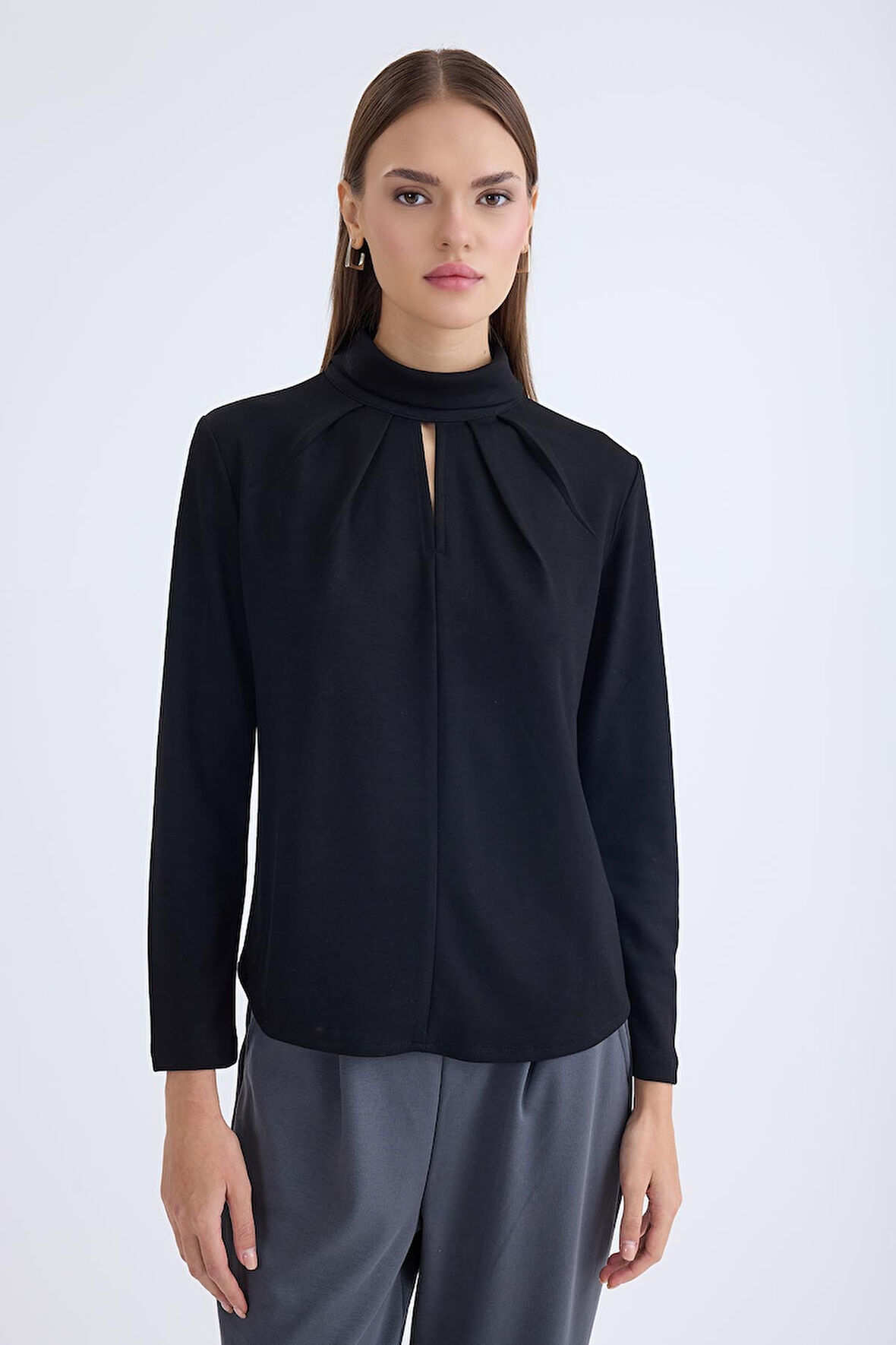 Önü Detaylı Uzun Kol Bluz