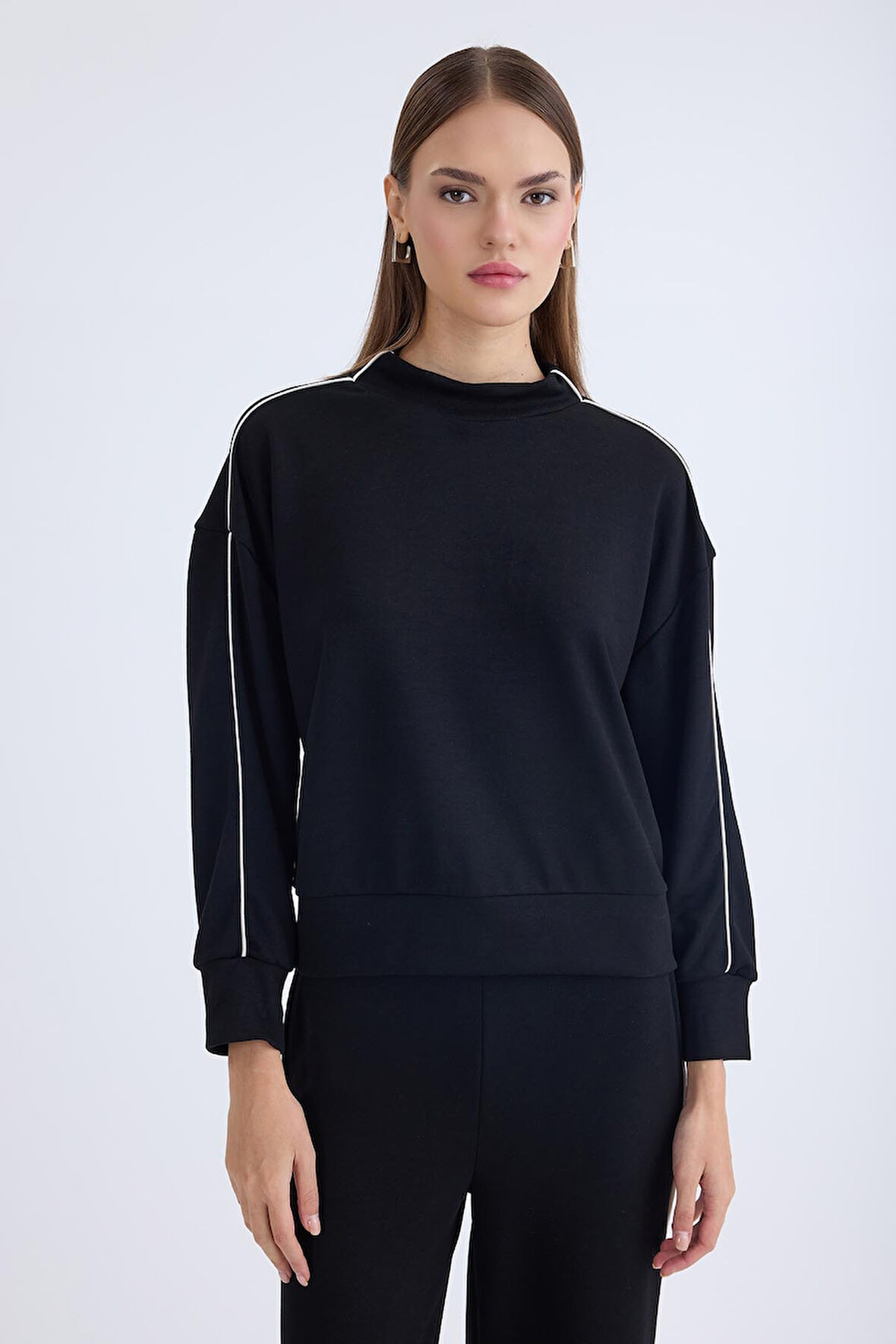 Dik Yaka Kenarı Şeritli Bluz