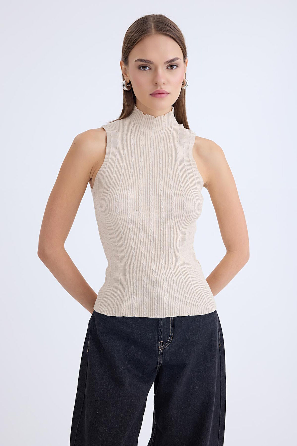 Dik Yaka Örgü Desen Sıfır Kol Triko Bluz