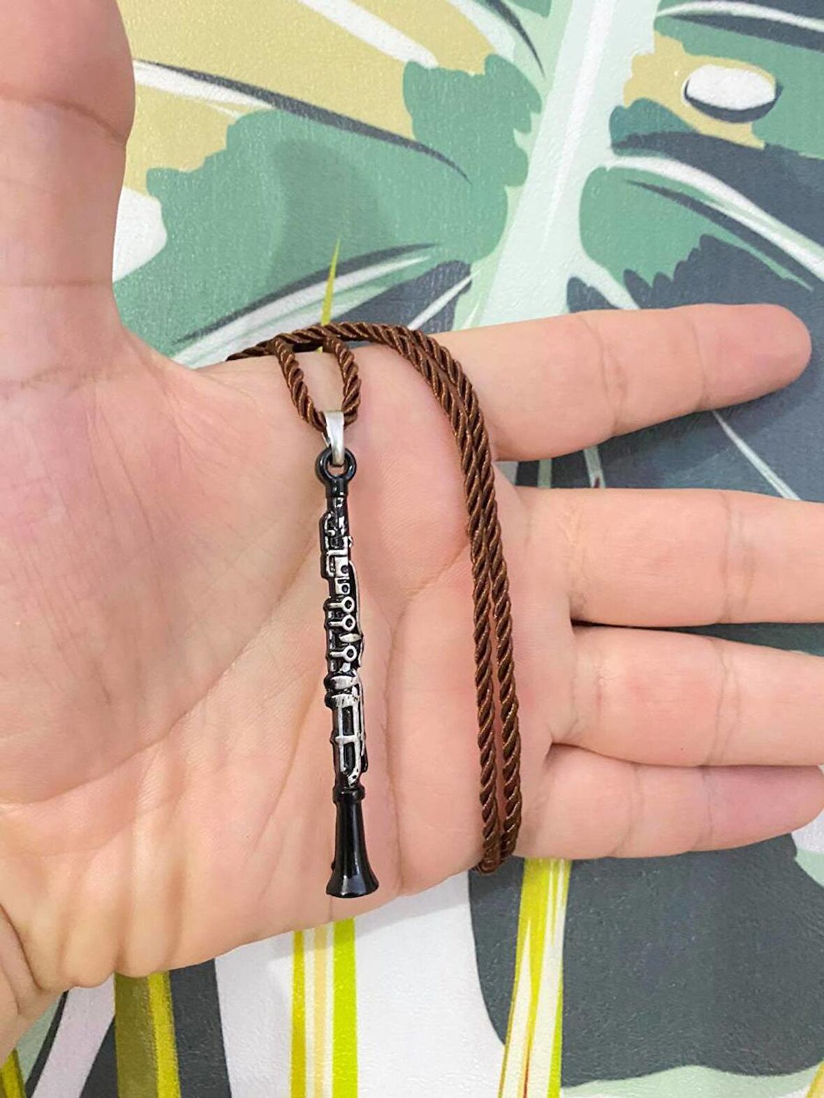 Herşey Nota Klarnet Kolye Kahve Kordon