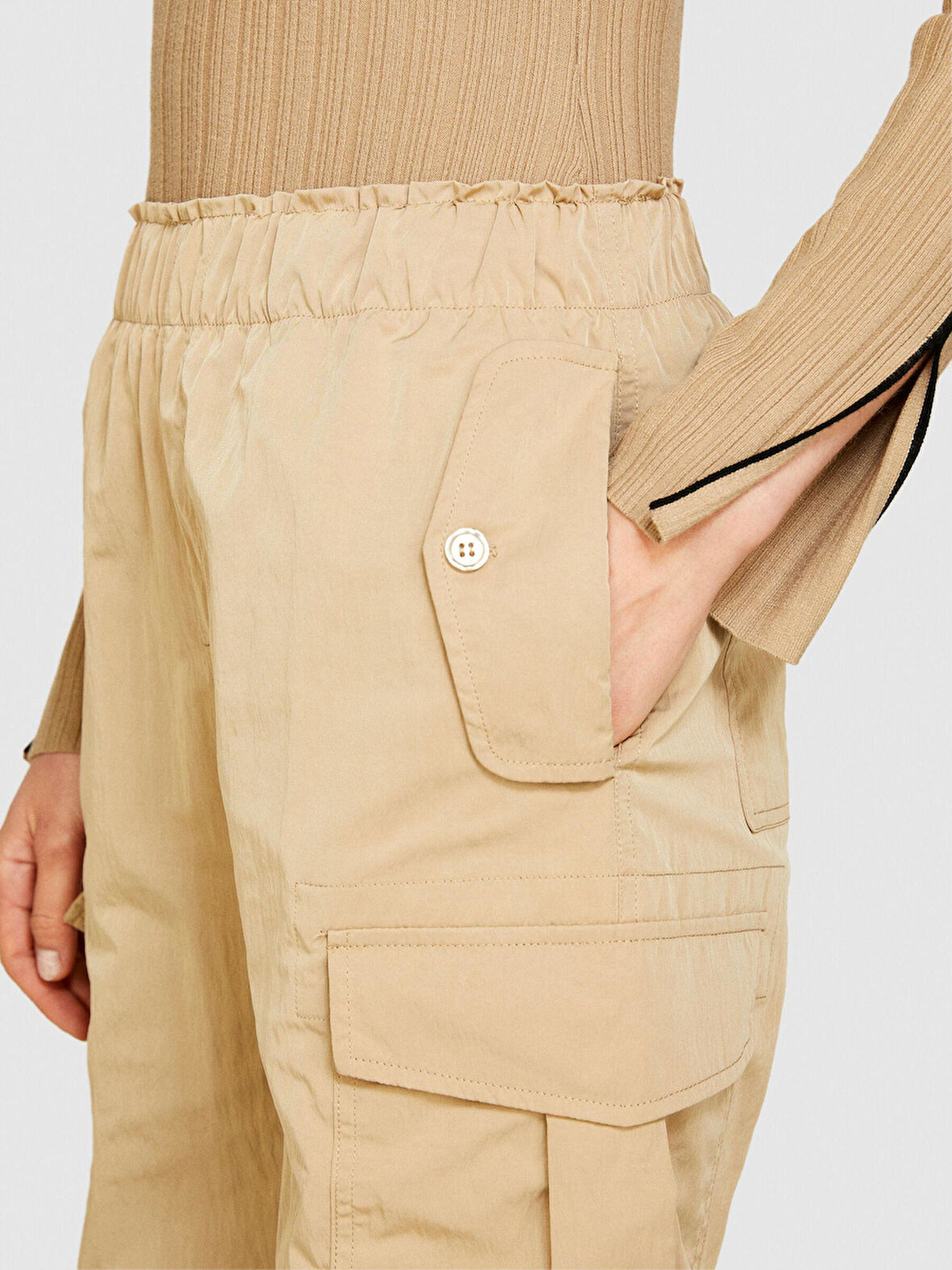 Beli Lastikli Yama Cepli Paçaları Büzgülü Pantolon Kadın Bej Pantolon - 324P4JQJLF04R