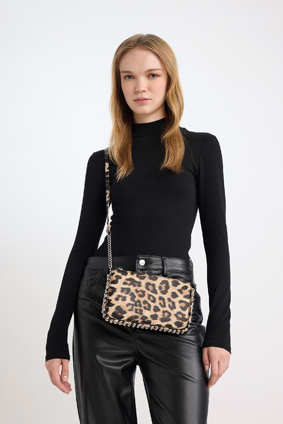 Kadın Zımba Detaylı Suni Deri Çapraz Çanta