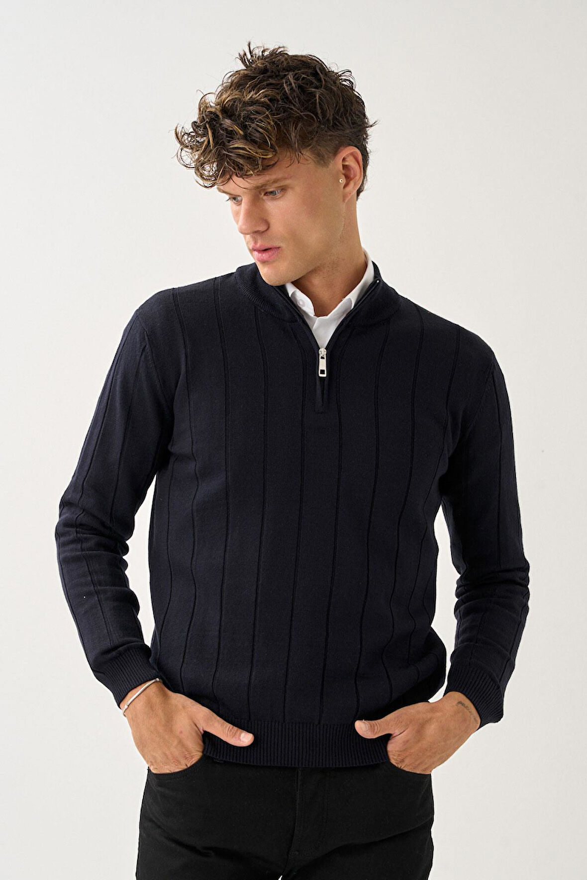 Dikey Dokuma Desenli Fermuarlı Triko Kazak