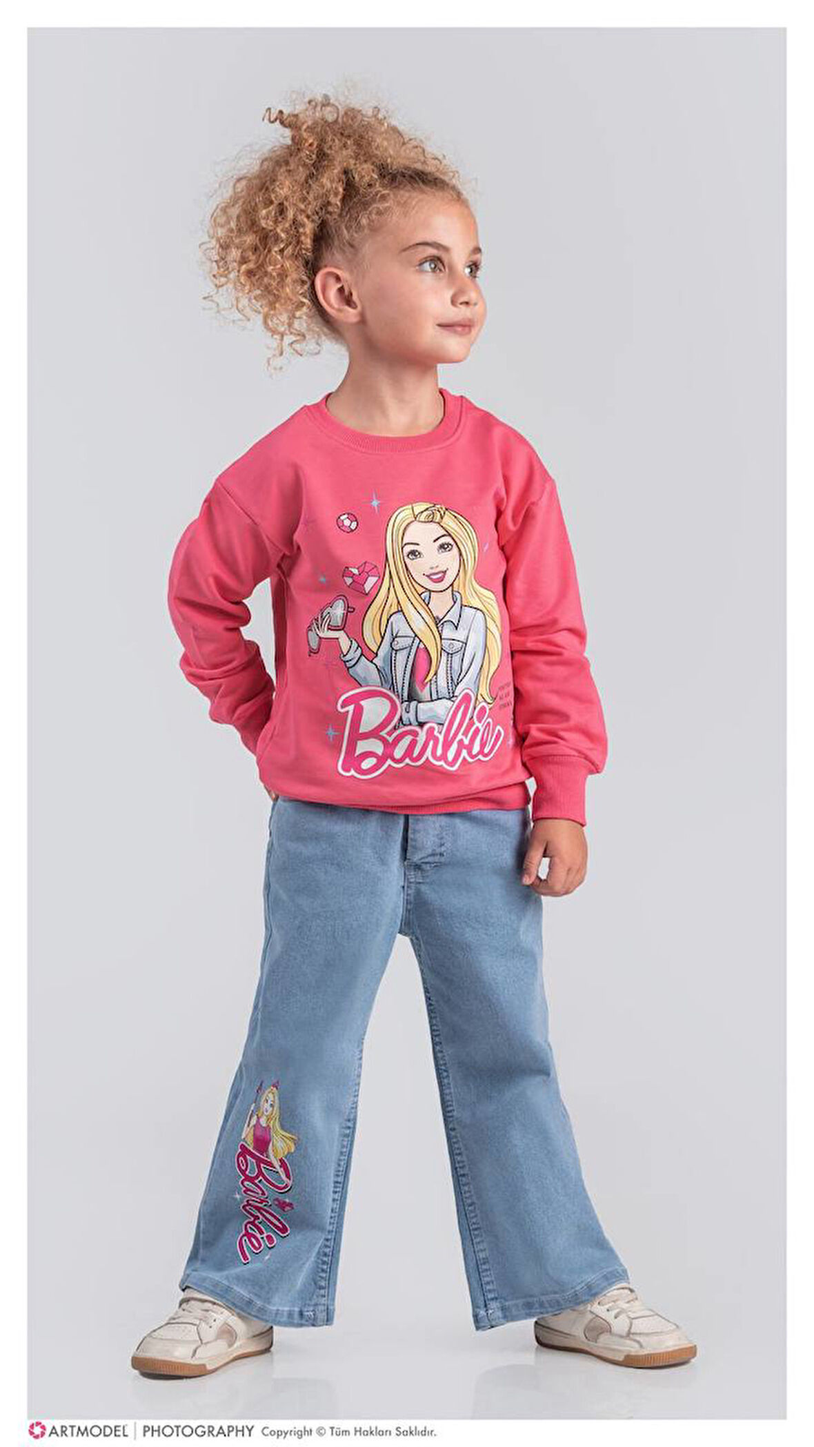 PJK2İKT Barbie Desenli 2 İp %100 Pamuk Kız Çocuk Kot Pantolonlu Takımı 3-10 Yaş 8226