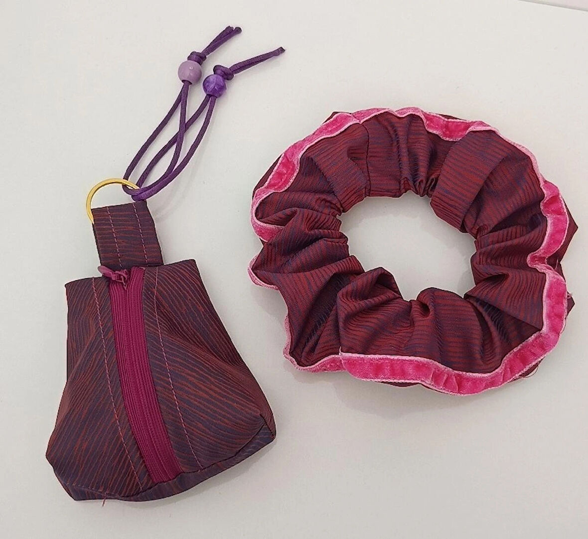 2Lİ SET KIZ ÇOCUK KUMAŞ LASTİKLİ TOKA & MİNİ CÜZDAN ANAHTARLIK SETİ