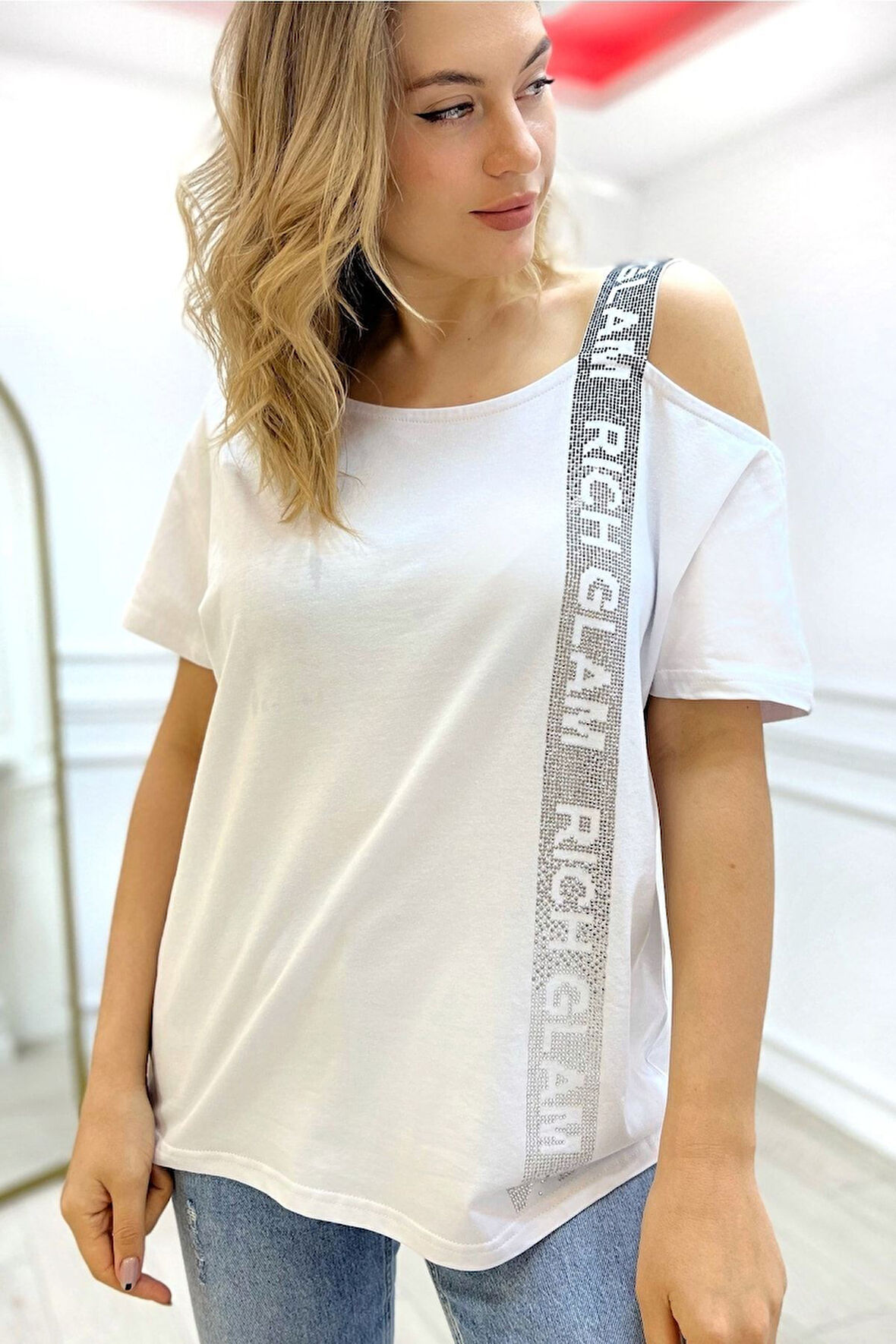 Bol Kesim Büyük Beden Tek Omzu Açık Crystal Taşlı Kadın Kısa Kol Pamuk Beyaz T-shirt