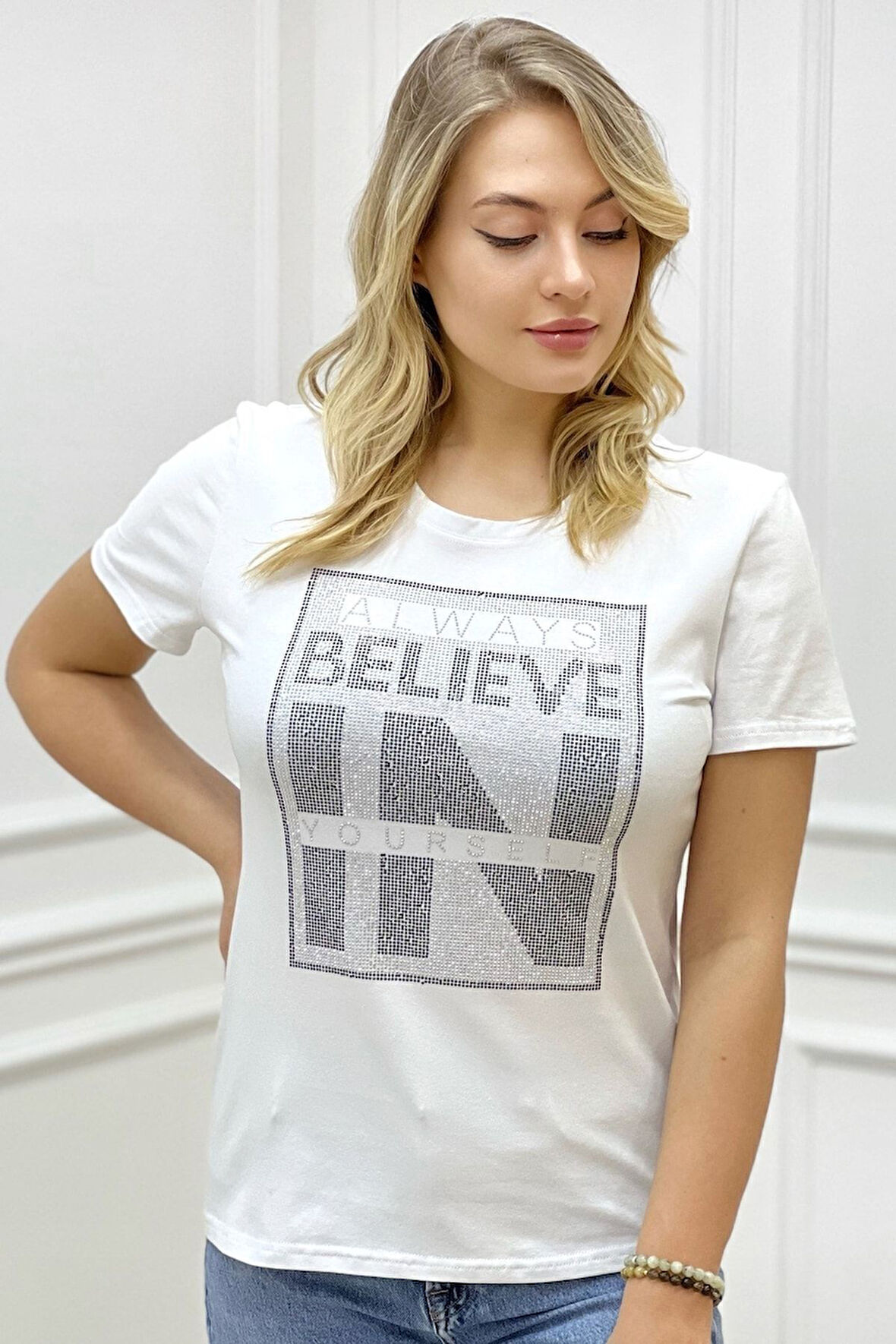 Yazılı Crystal Taş Baskılı Büyük Beden Bisiklet Yaka Kısa Kollu Pamuk Rahat Şık Beyaz Kadın T-shirt