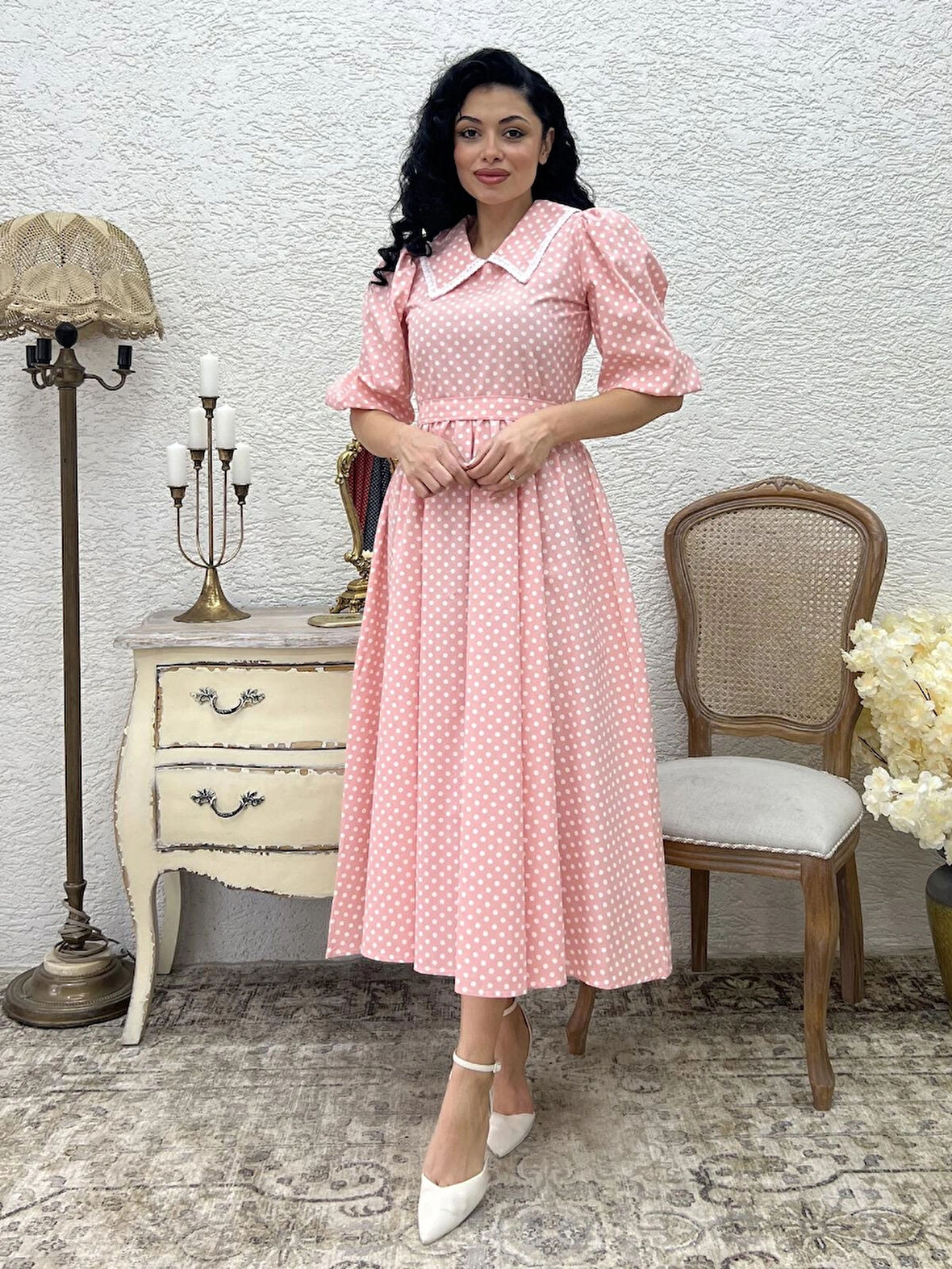 Yakalı Pembe Puantiyeli Beyaz Dantelli Kloş Elbise